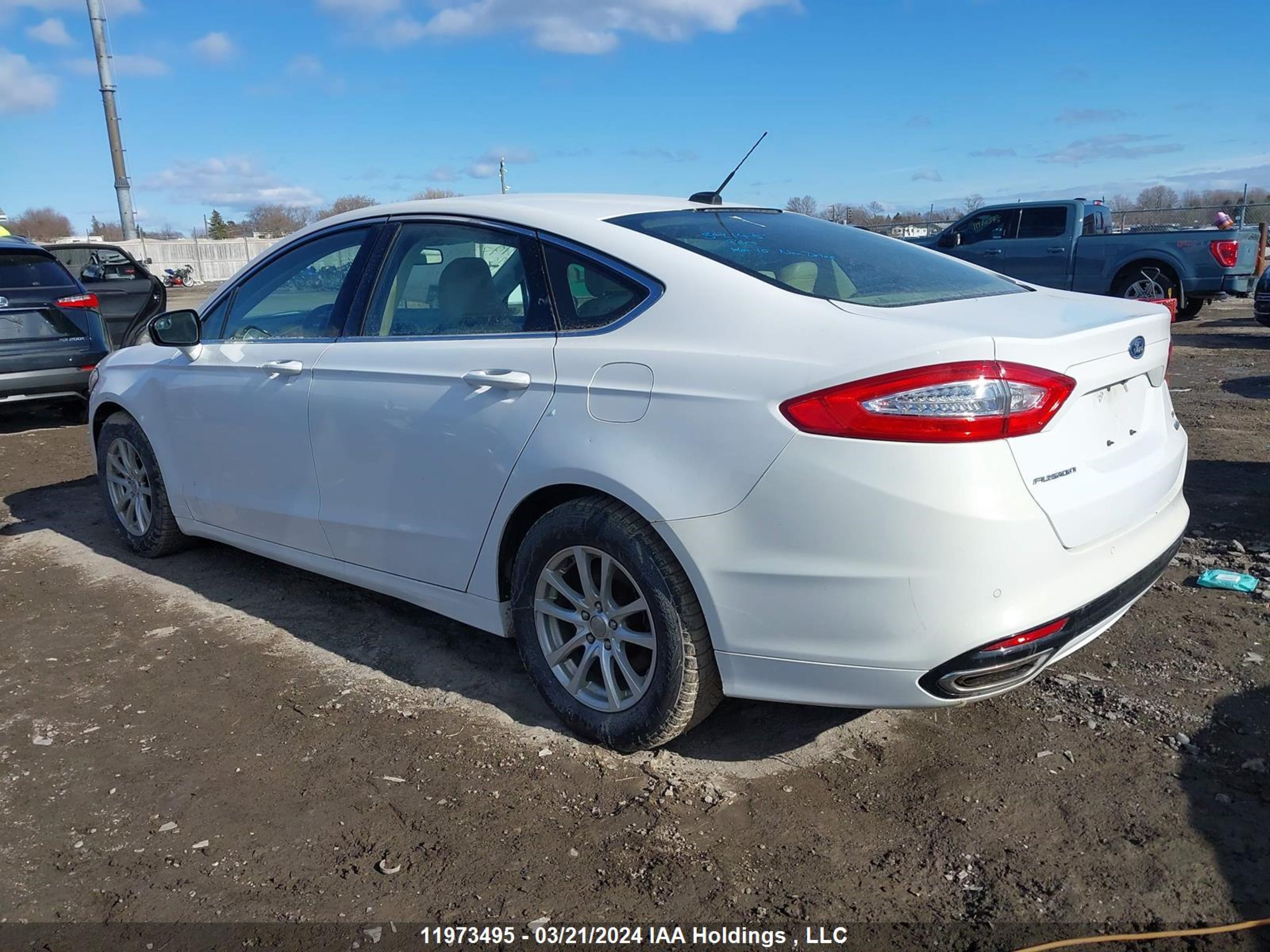 Photo 2 VIN: 3FA6P0H93FR216240 - FORD FUSION 