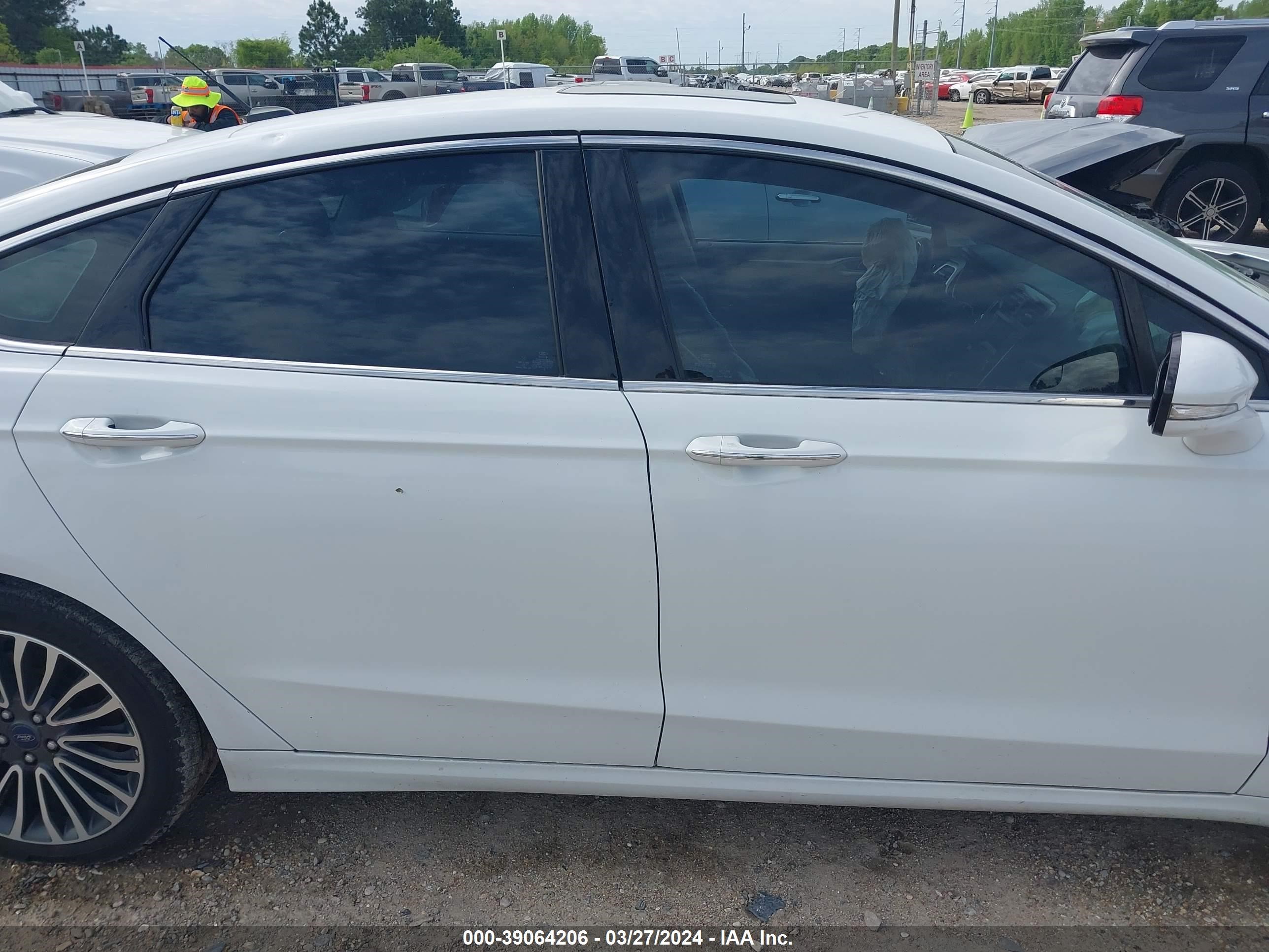 Photo 13 VIN: 3FA6P0H97HR402687 - FORD FUSION 