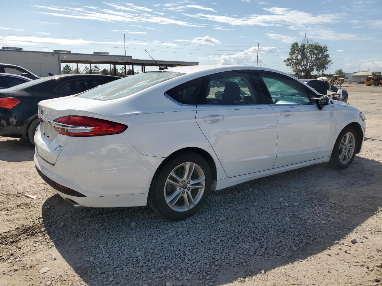 Photo 2 VIN: 3FA6P0HD0JR160285 - FORD FUSION 