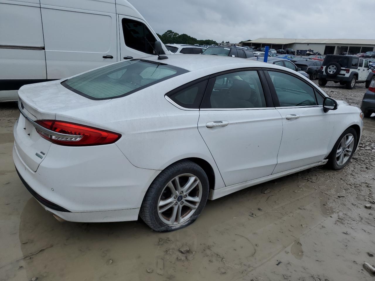 Photo 2 VIN: 3FA6P0HD1JR160330 - FORD FUSION 