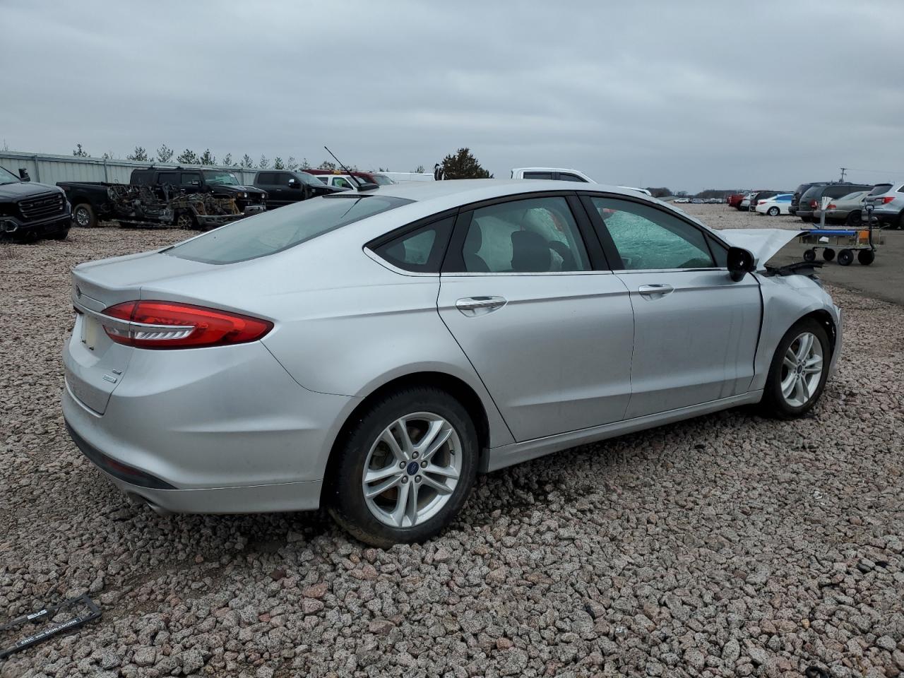 Photo 2 VIN: 3FA6P0HD1JR257043 - FORD FUSION 