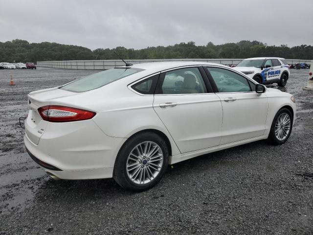 Photo 2 VIN: 3FA6P0HD2GR190350 - FORD FUSION SE 