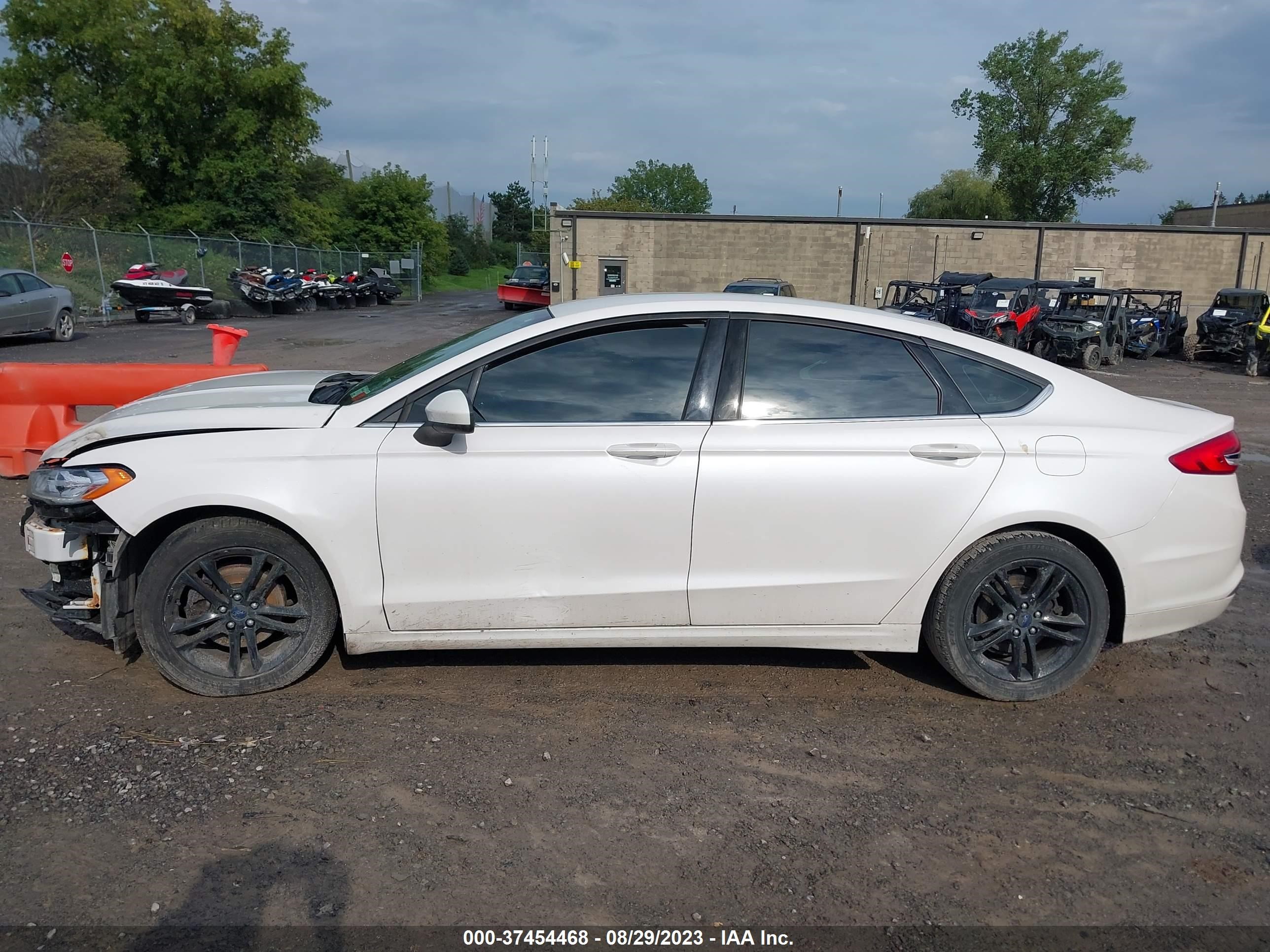 Photo 14 VIN: 3FA6P0HD2JR165763 - FORD FUSION 