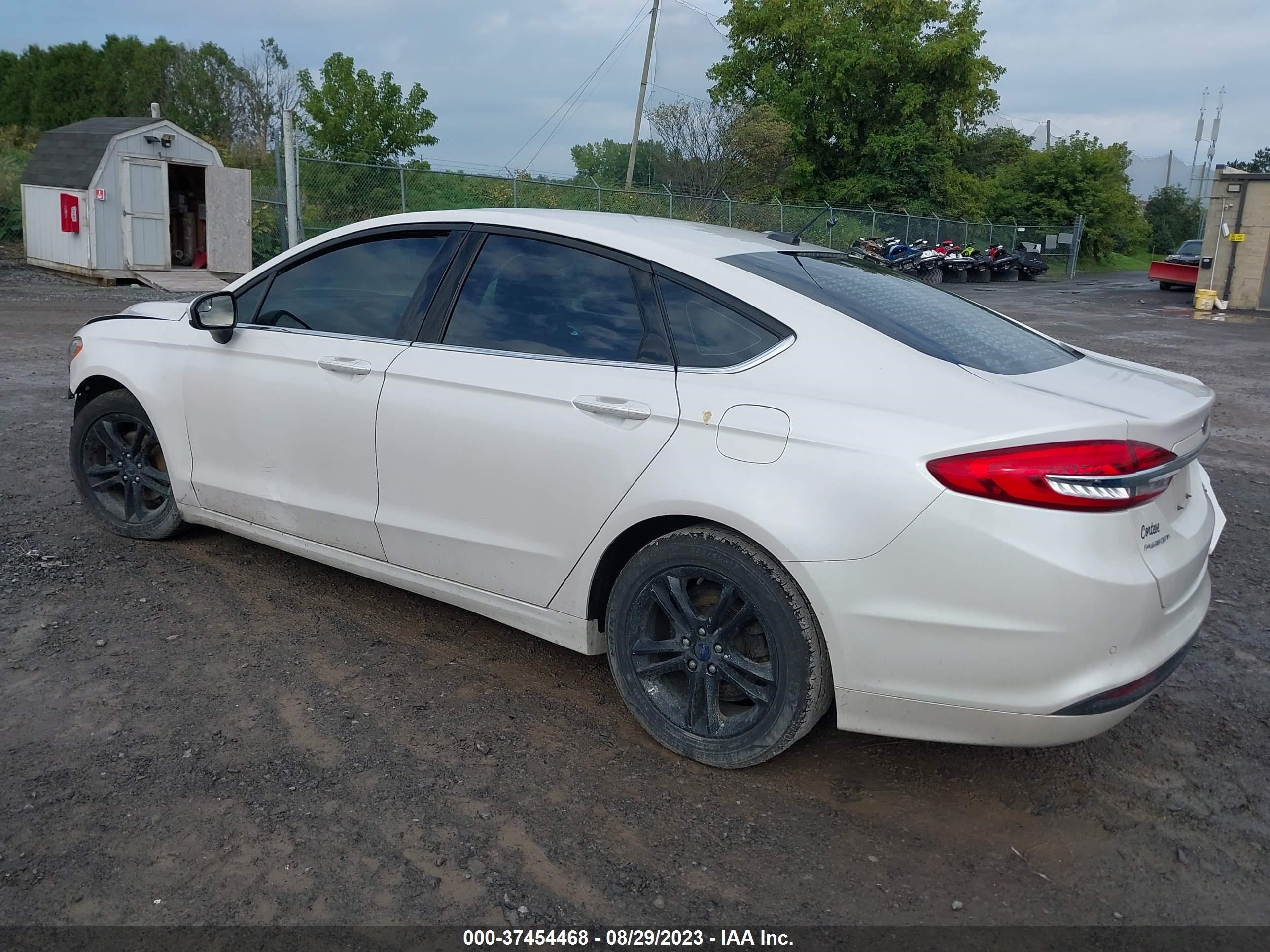 Photo 2 VIN: 3FA6P0HD2JR165763 - FORD FUSION 