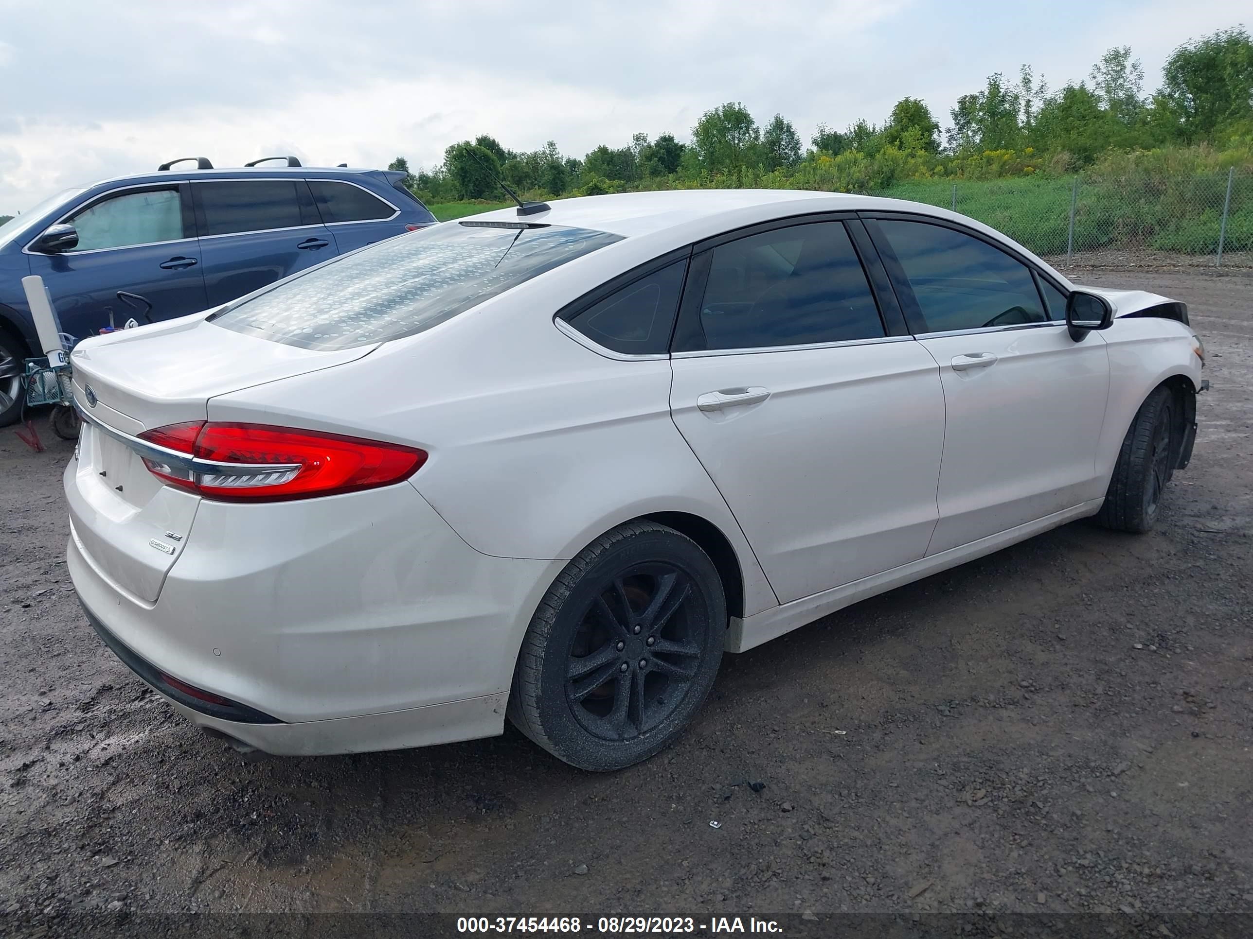 Photo 3 VIN: 3FA6P0HD2JR165763 - FORD FUSION 