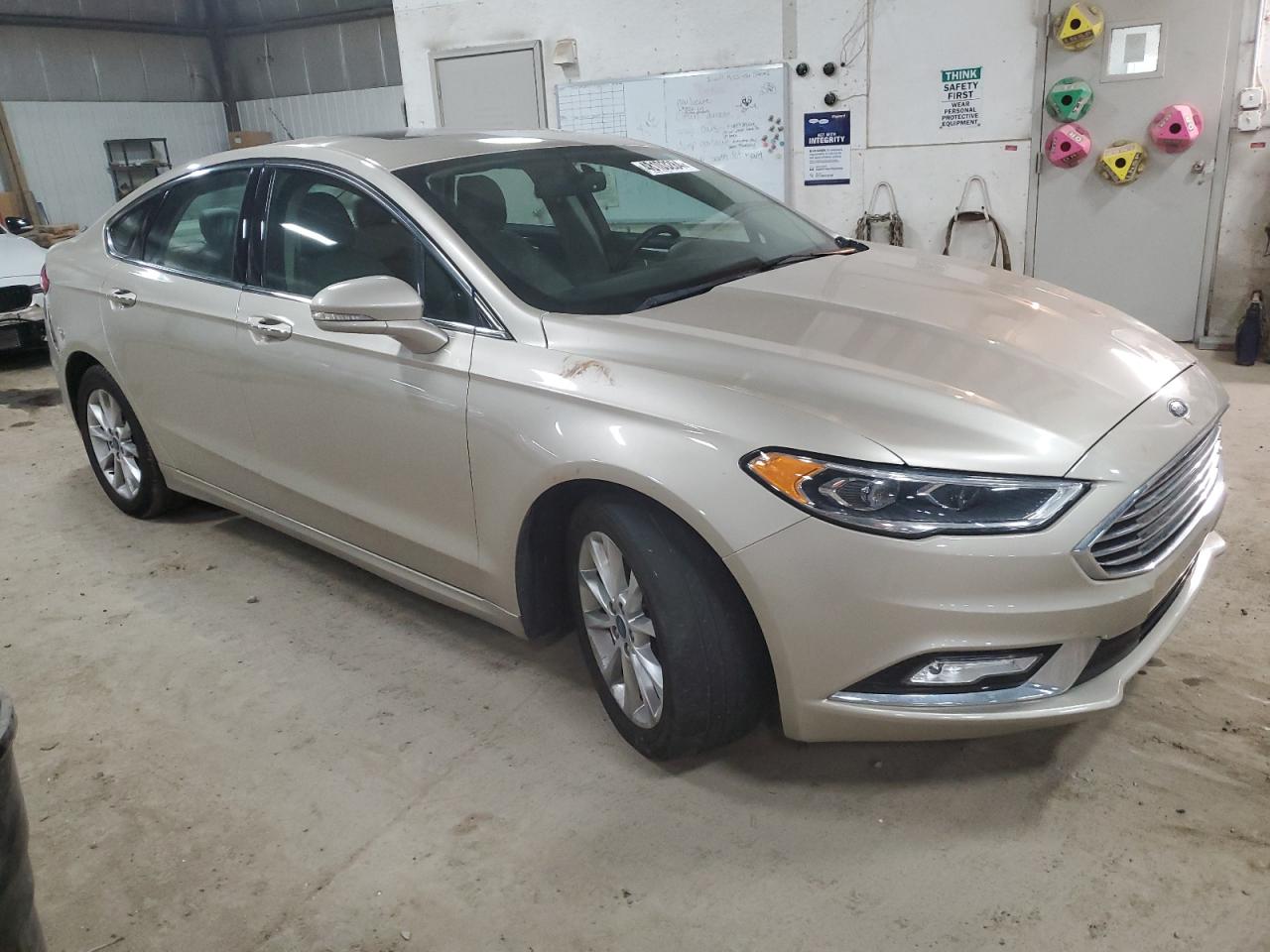 Photo 3 VIN: 3FA6P0HD3HR104609 - FORD FUSION 