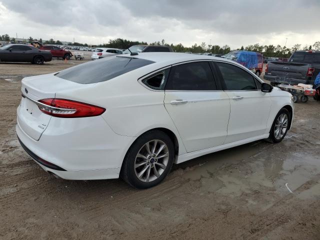 Photo 2 VIN: 3FA6P0HD3HR130773 - FORD FUSION SE 