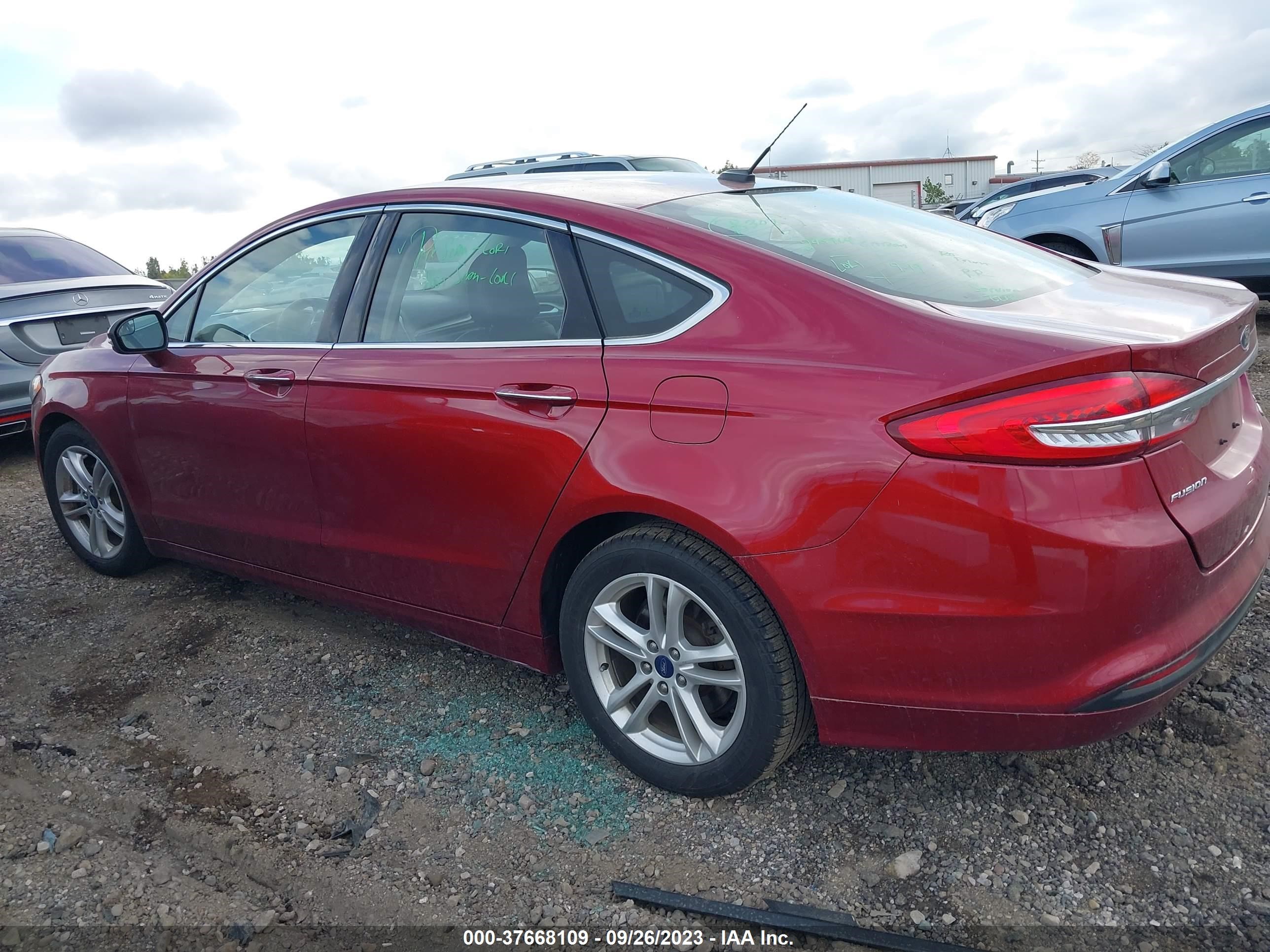 Photo 2 VIN: 3FA6P0HD4JR217538 - FORD FUSION 