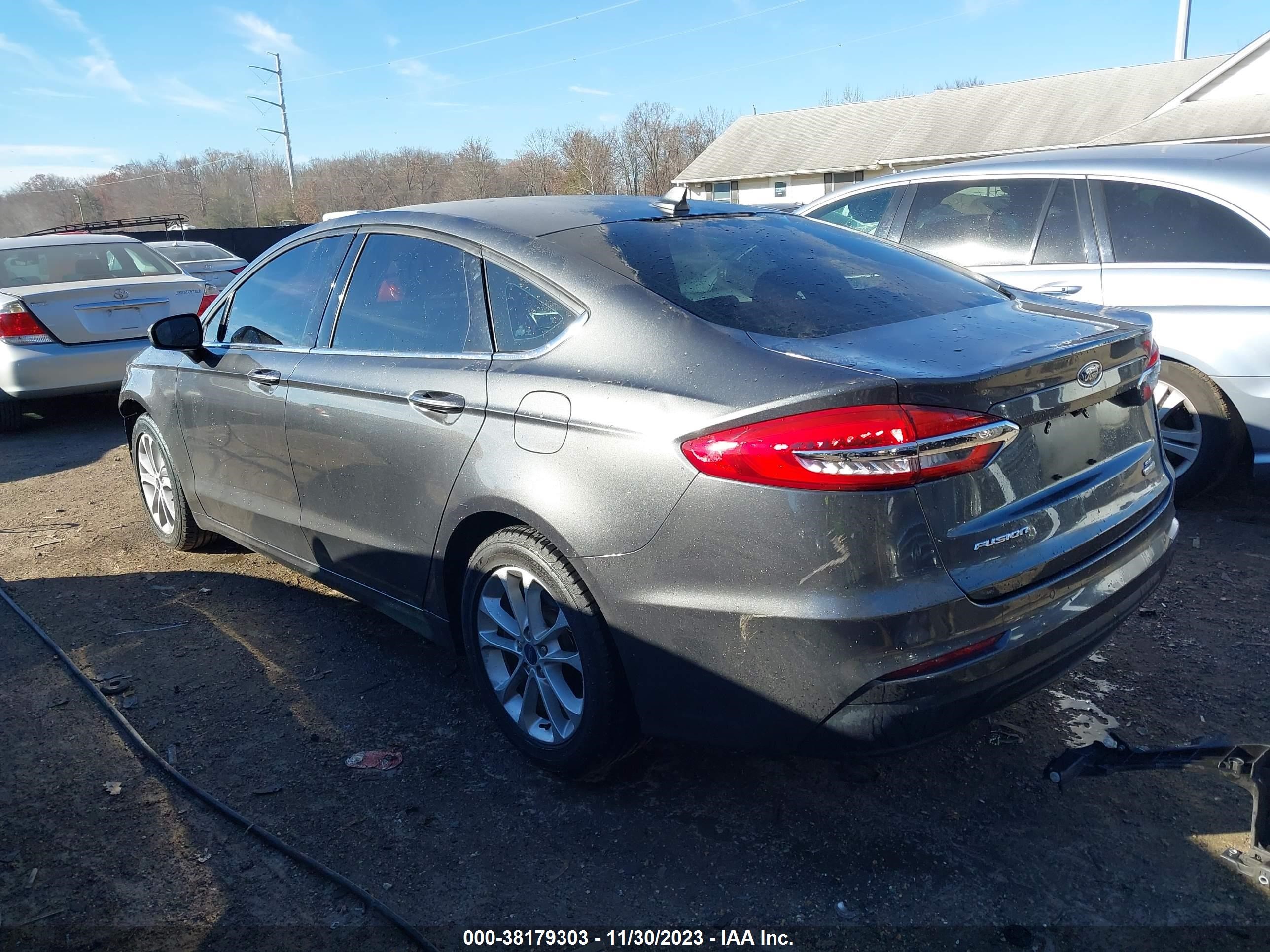 Photo 2 VIN: 3FA6P0HD5KR128689 - FORD FUSION 