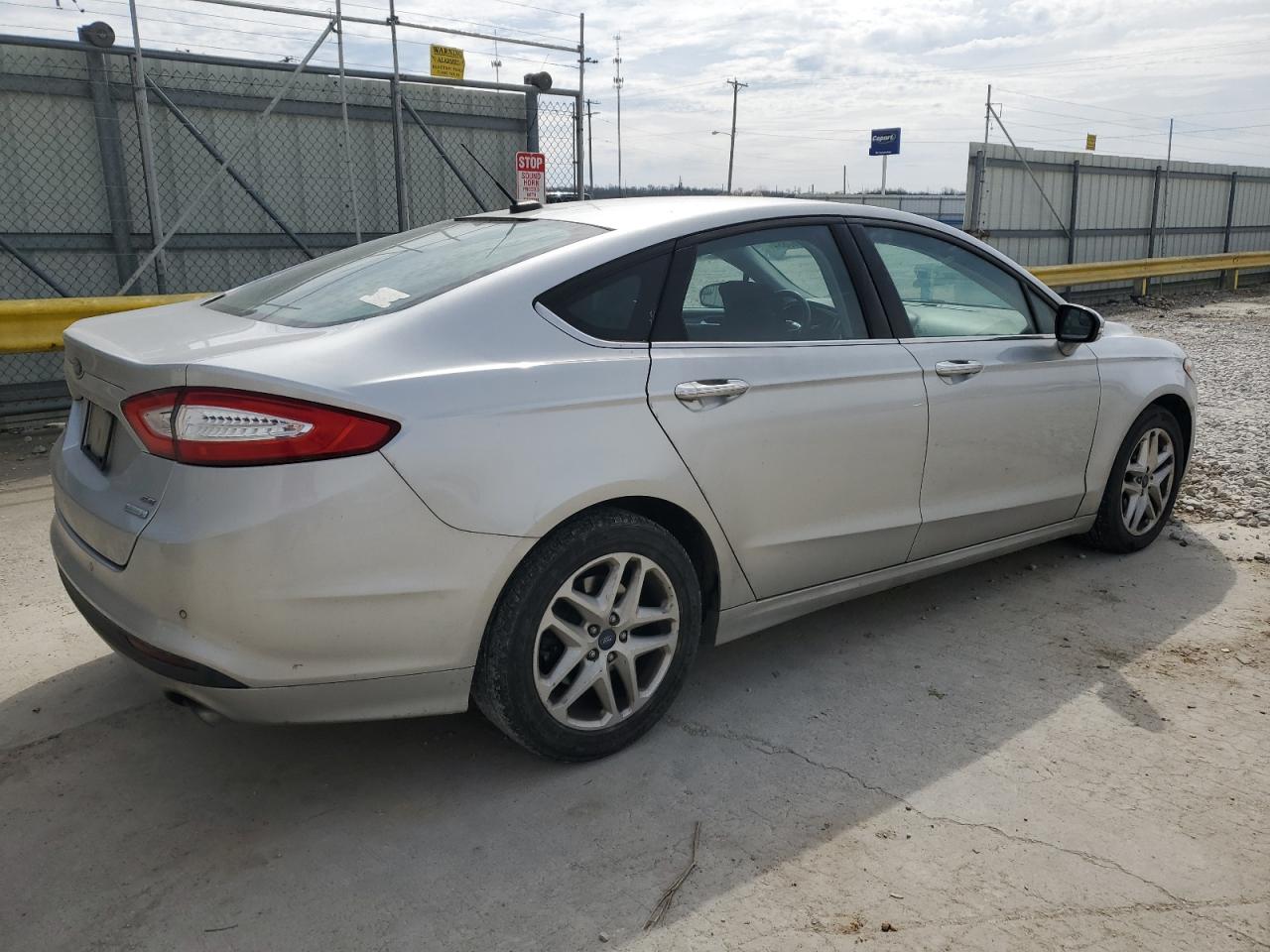 Photo 2 VIN: 3FA6P0HD7GR393752 - FORD FUSION 