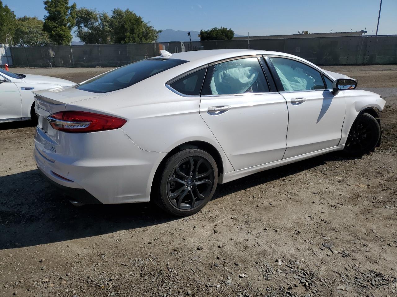 Photo 2 VIN: 3FA6P0HD7KR233282 - FORD FUSION 