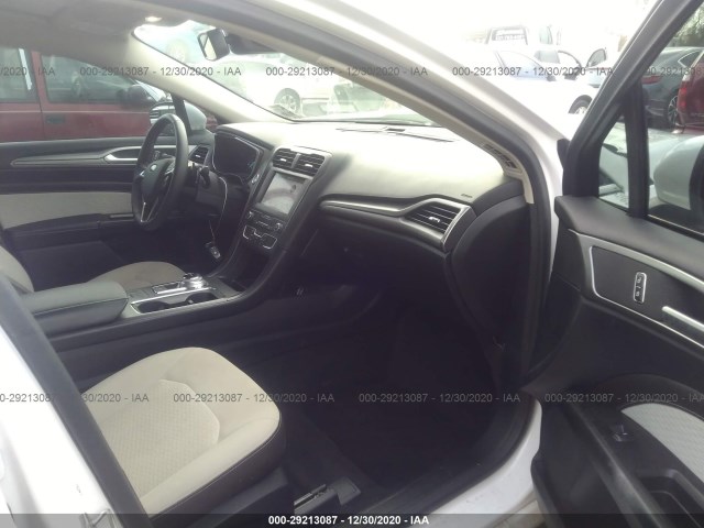 Photo 4 VIN: 3FA6P0HD7KR280621 - FORD FUSION 