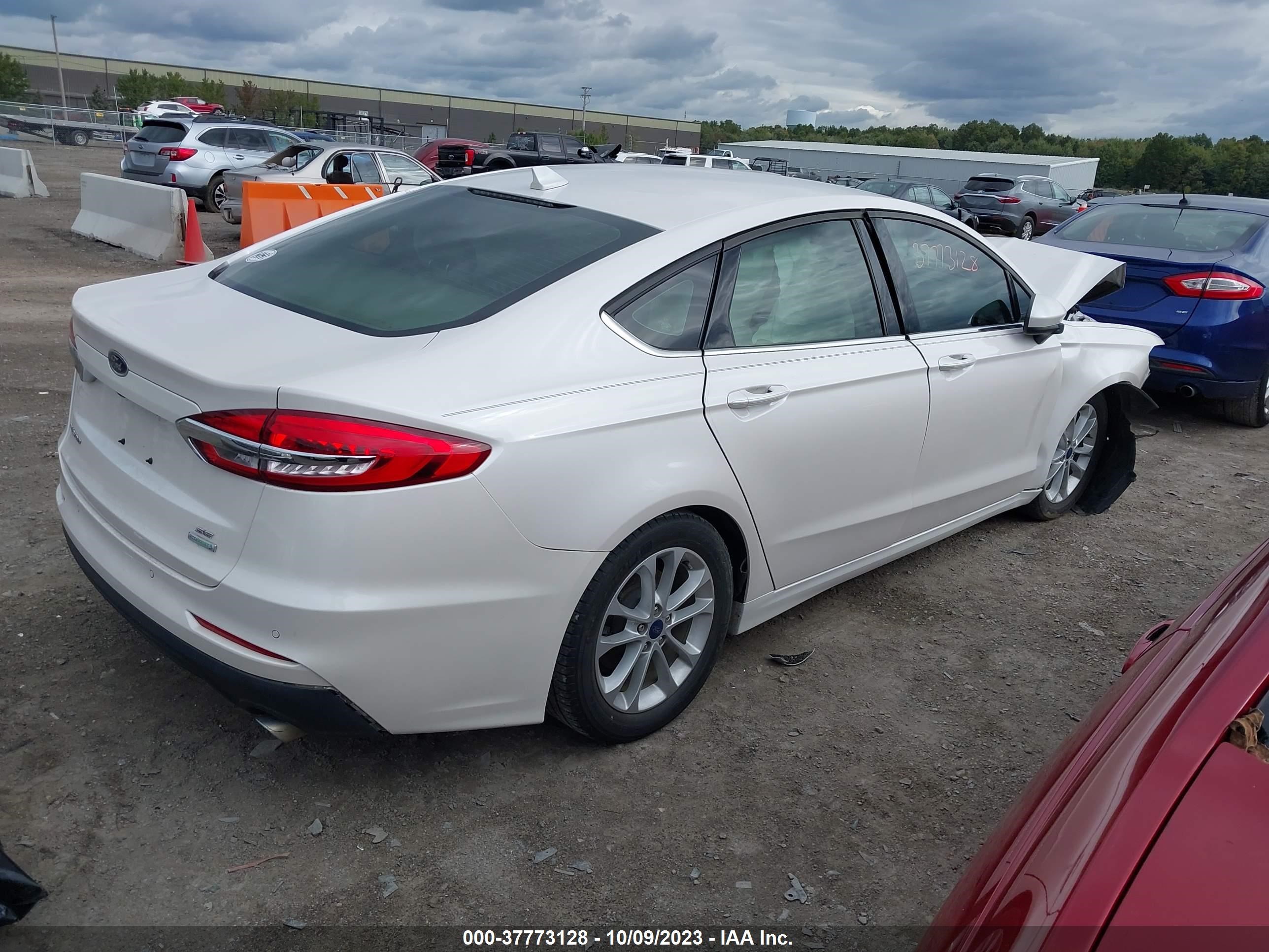 Photo 3 VIN: 3FA6P0HD7LR143132 - FORD FUSION 