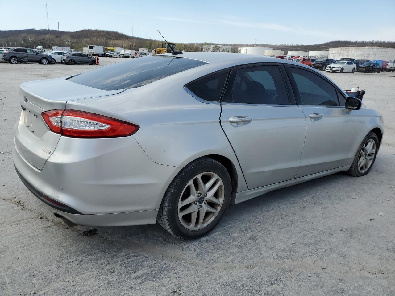 Photo 2 VIN: 3FA6P0HD9ER345361 - FORD FUSION 