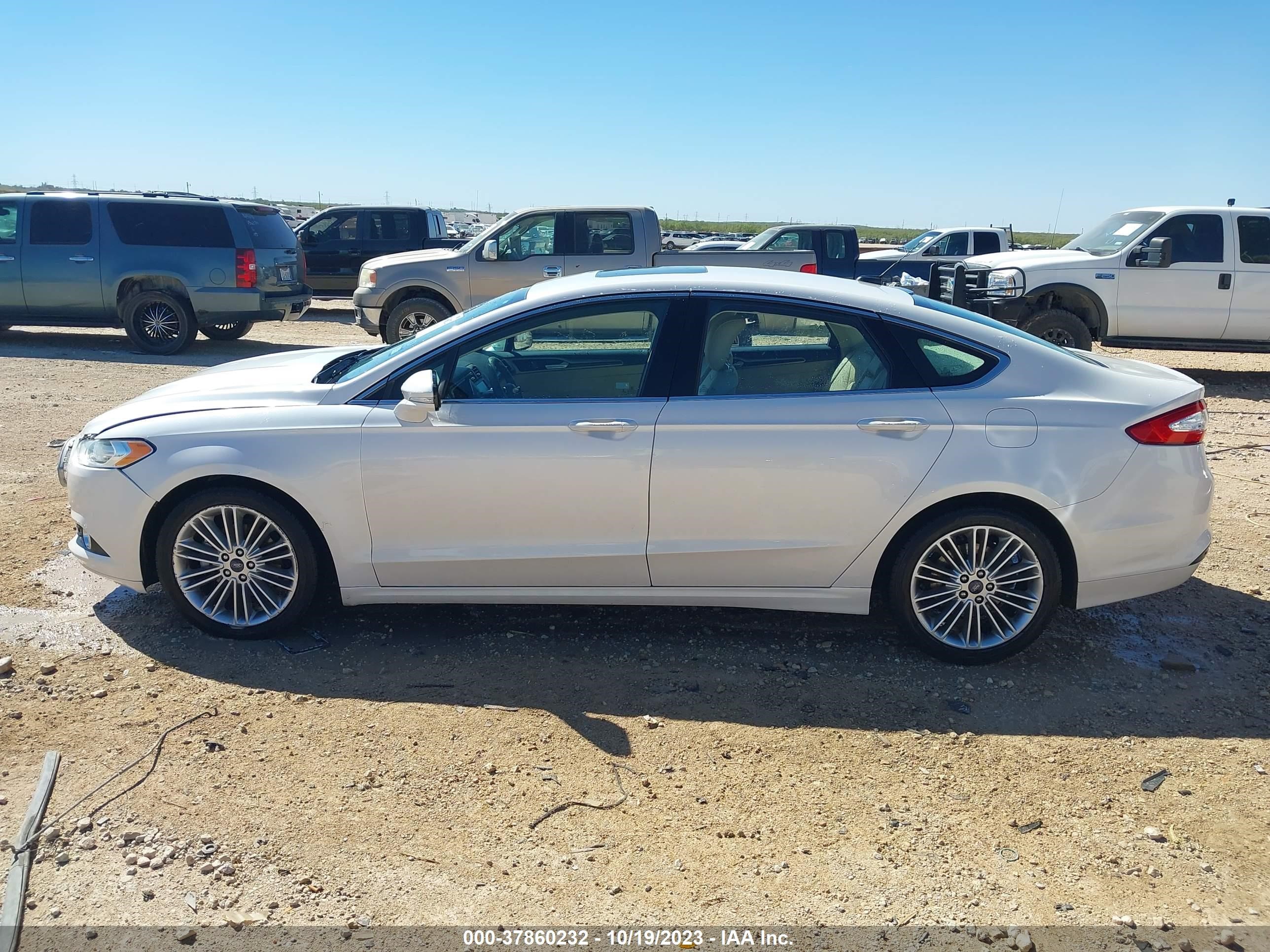 Photo 13 VIN: 3FA6P0HD9FR127826 - FORD FUSION 