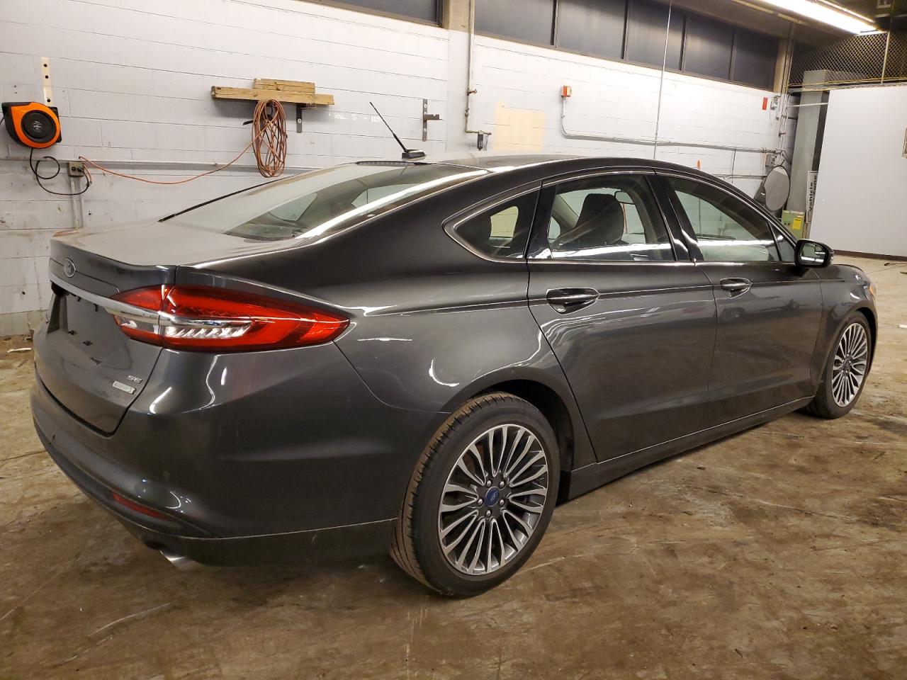 Photo 2 VIN: 3FA6P0HD9JR126832 - FORD FUSION 