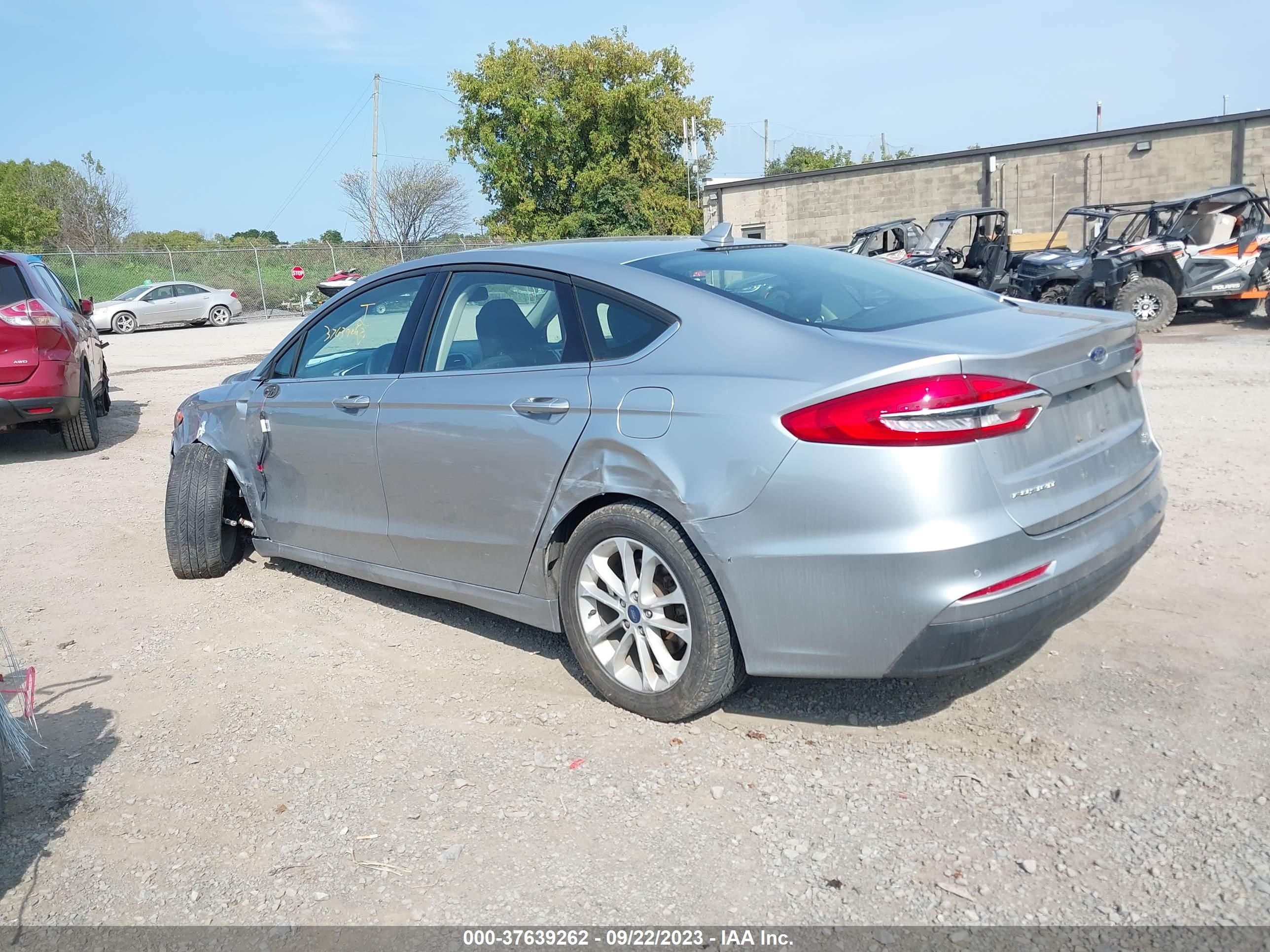 Photo 2 VIN: 3FA6P0HD9LR201192 - FORD FUSION 