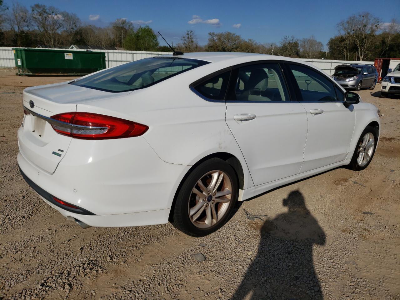 Photo 2 VIN: 3FA6P0HDXJR283513 - FORD FUSION 