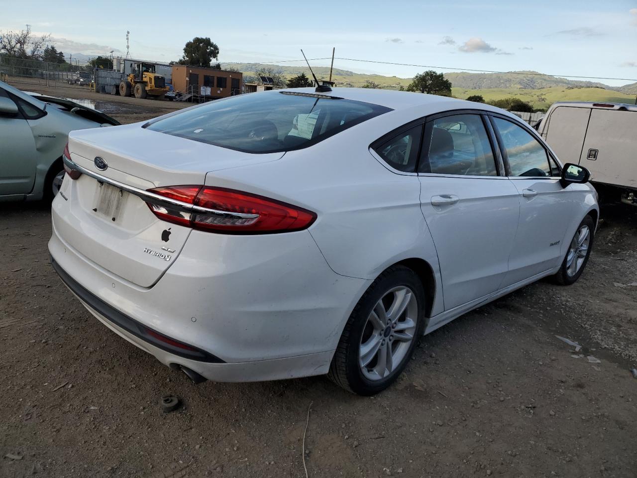 Photo 2 VIN: 3FA6P0LU0JR204907 - FORD FUSION 