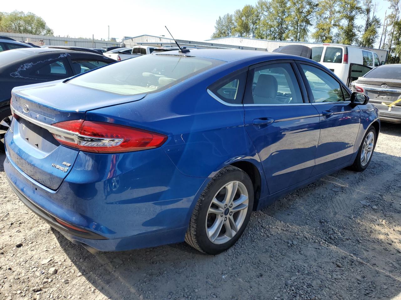 Photo 2 VIN: 3FA6P0LU0JR220248 - FORD FUSION 