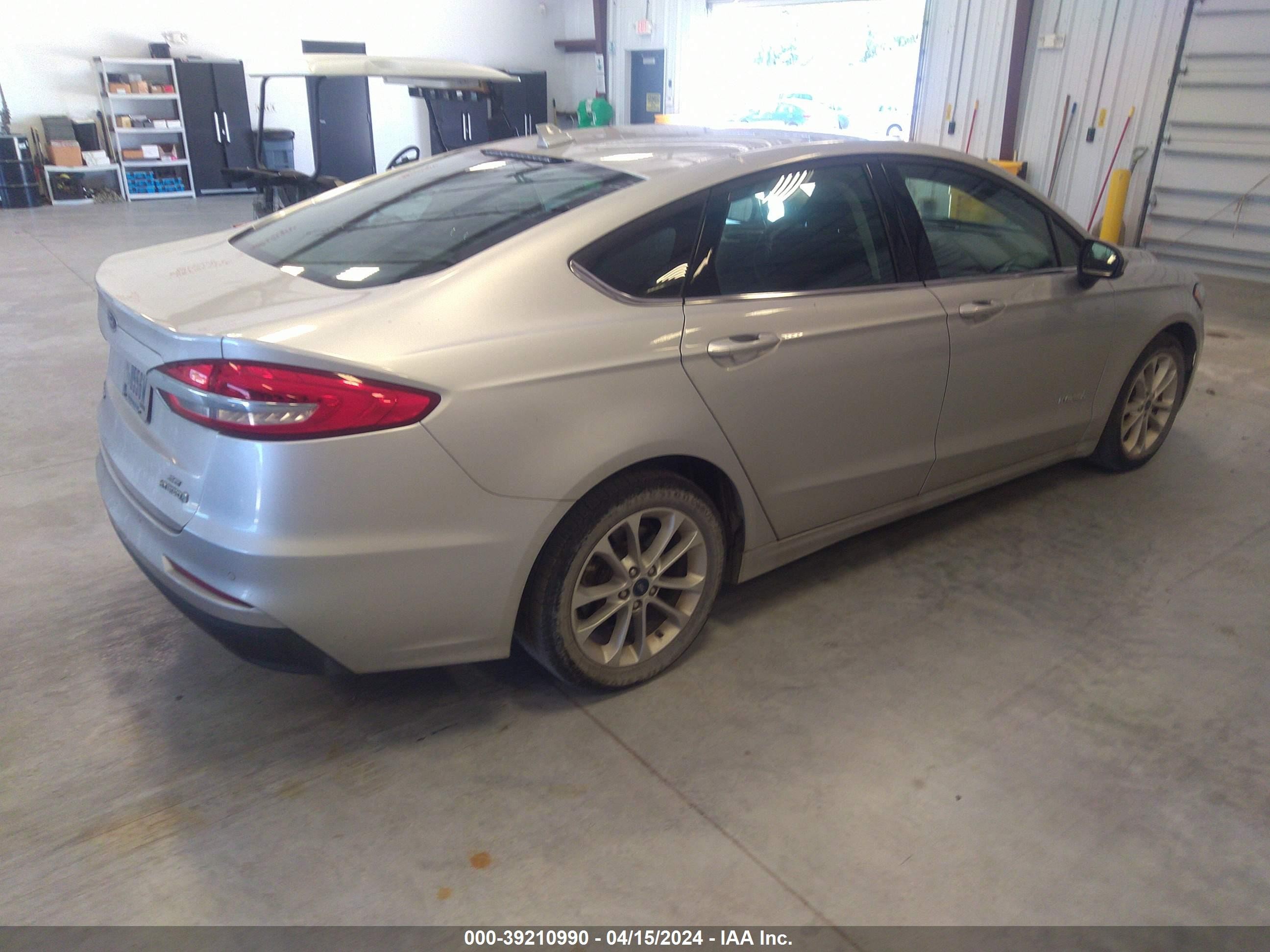 Photo 3 VIN: 3FA6P0LU0KR274330 - FORD FUSION 