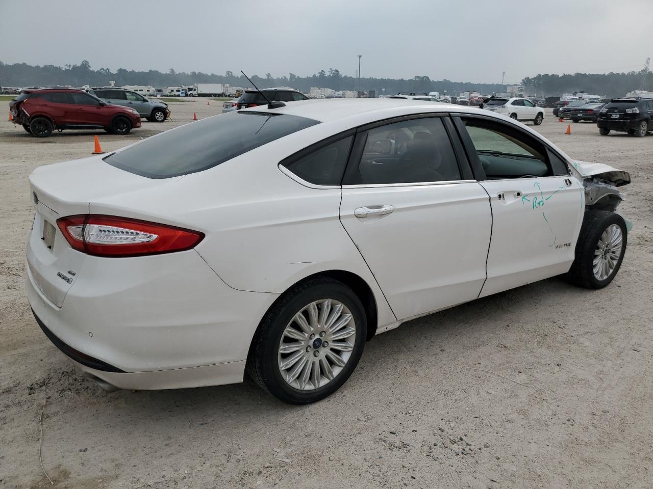 Photo 2 VIN: 3FA6P0LU1ER343613 - FORD FUSION 