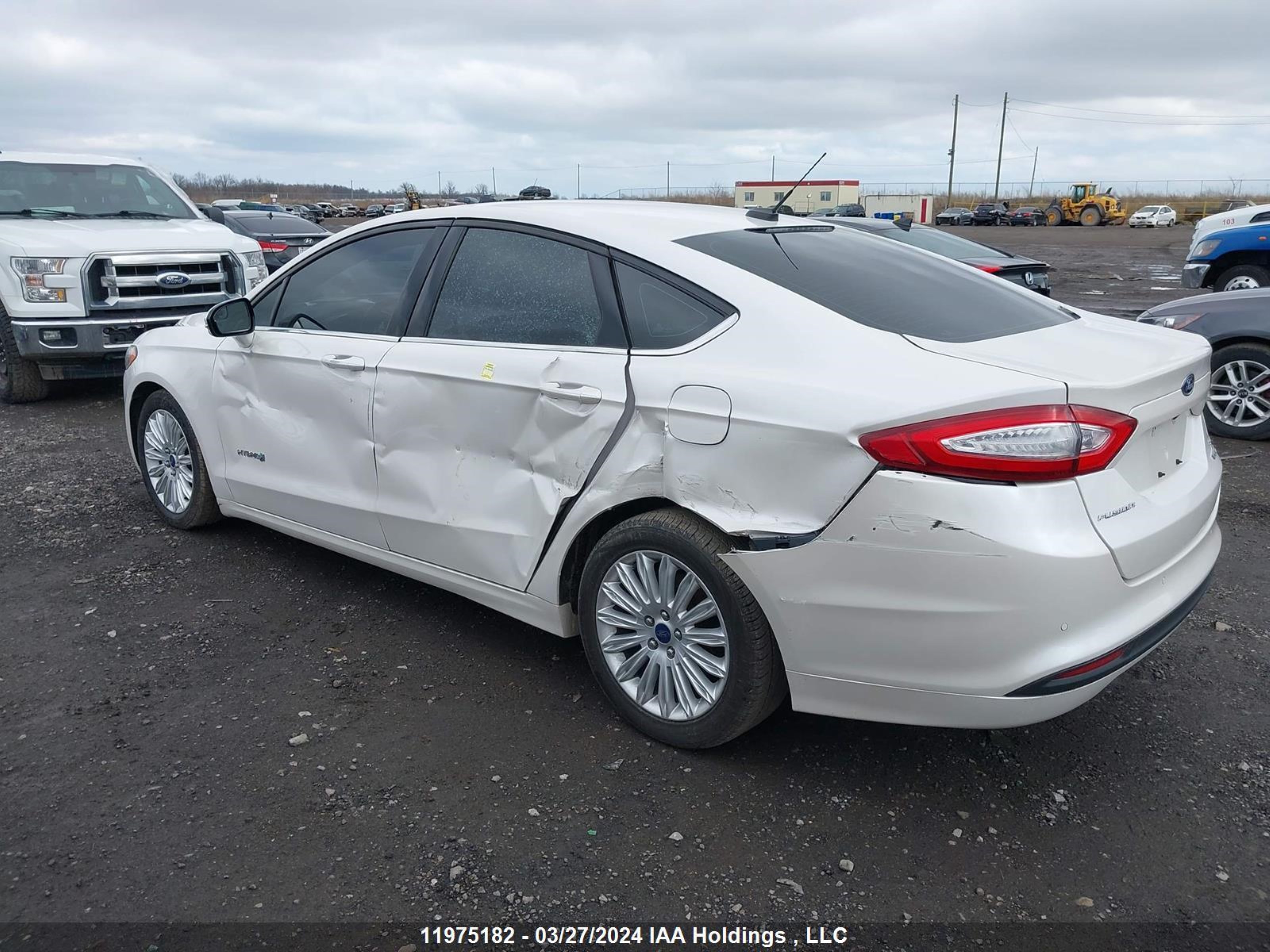 Photo 2 VIN: 3FA6P0LU1GR161543 - FORD FUSION 