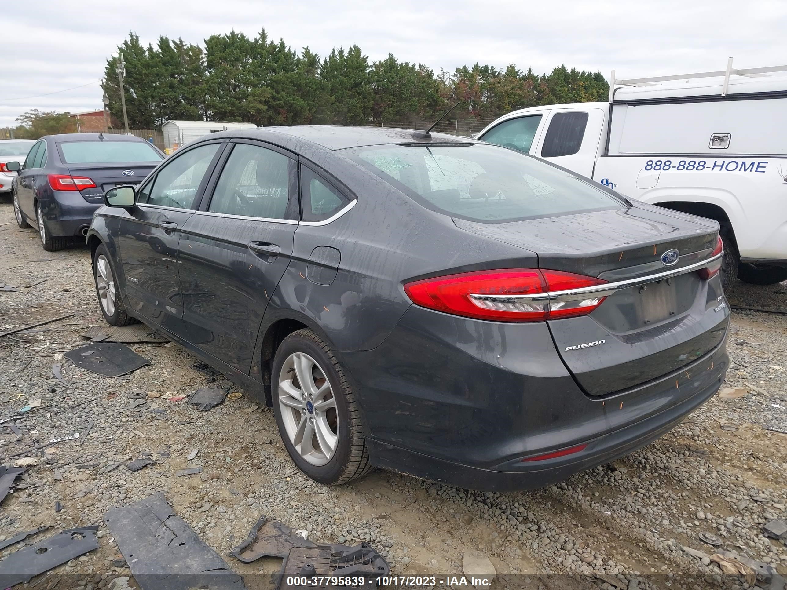 Photo 2 VIN: 3FA6P0LU1JR138948 - FORD FUSION 