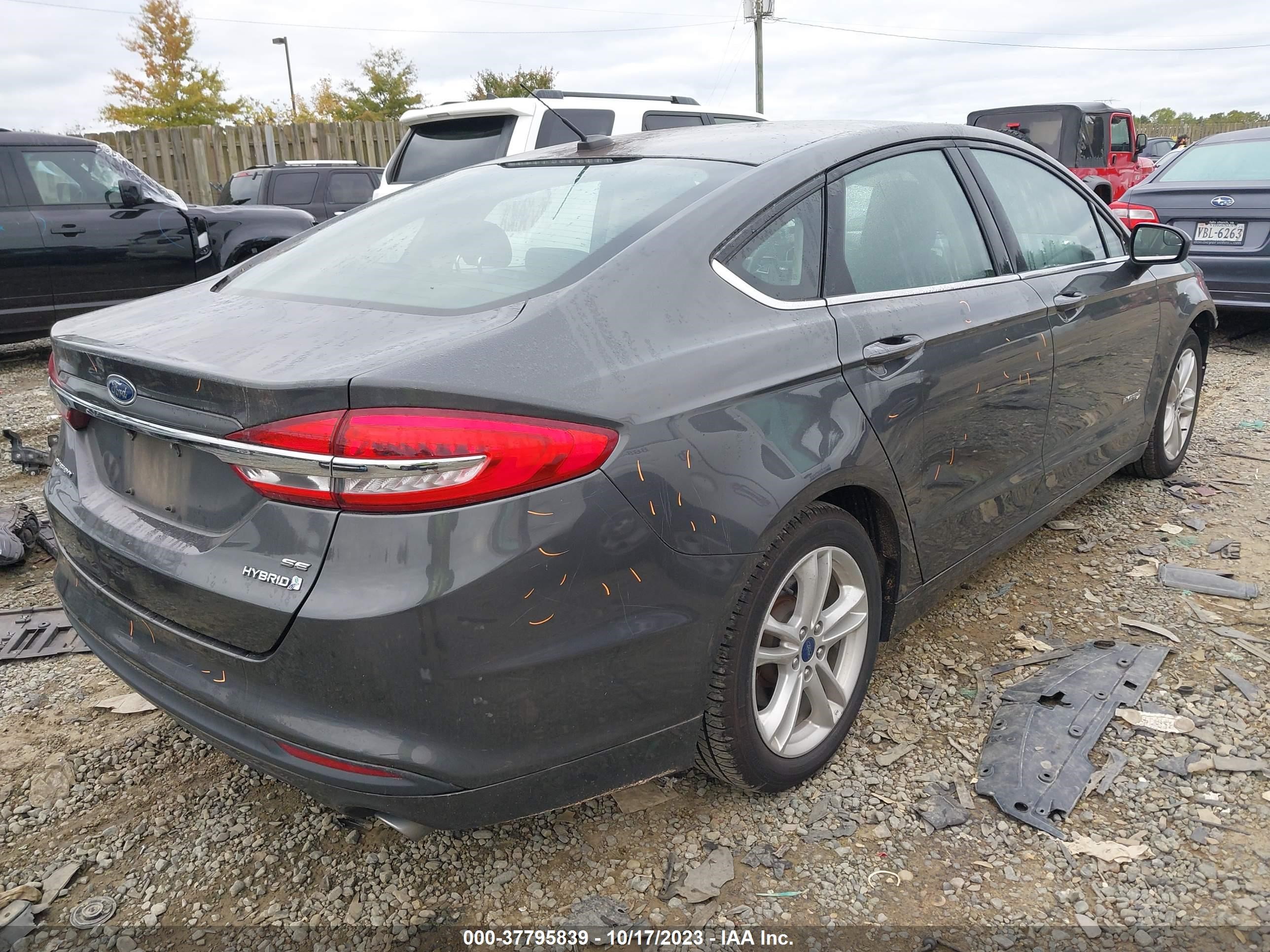 Photo 3 VIN: 3FA6P0LU1JR138948 - FORD FUSION 