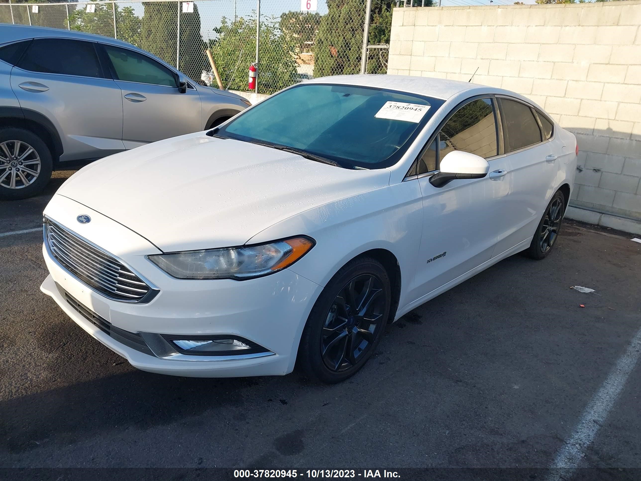 Photo 1 VIN: 3FA6P0LU1JR143292 - FORD FUSION 