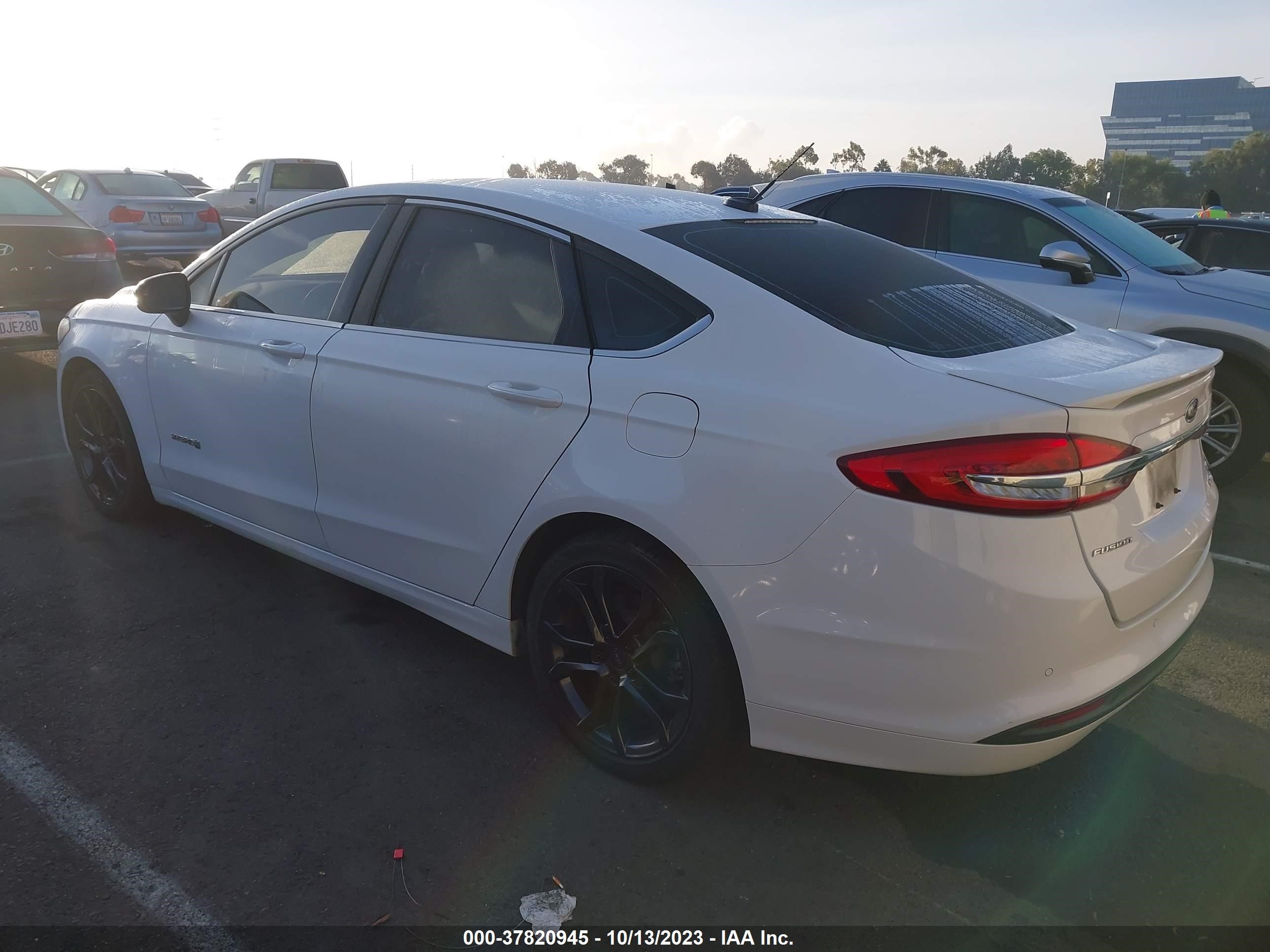 Photo 2 VIN: 3FA6P0LU1JR143292 - FORD FUSION 