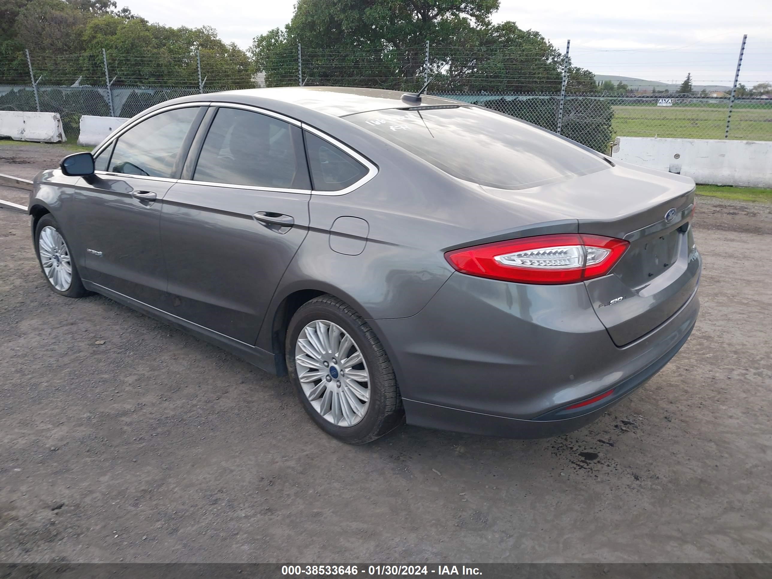 Photo 2 VIN: 3FA6P0LU2ER177747 - FORD FUSION 