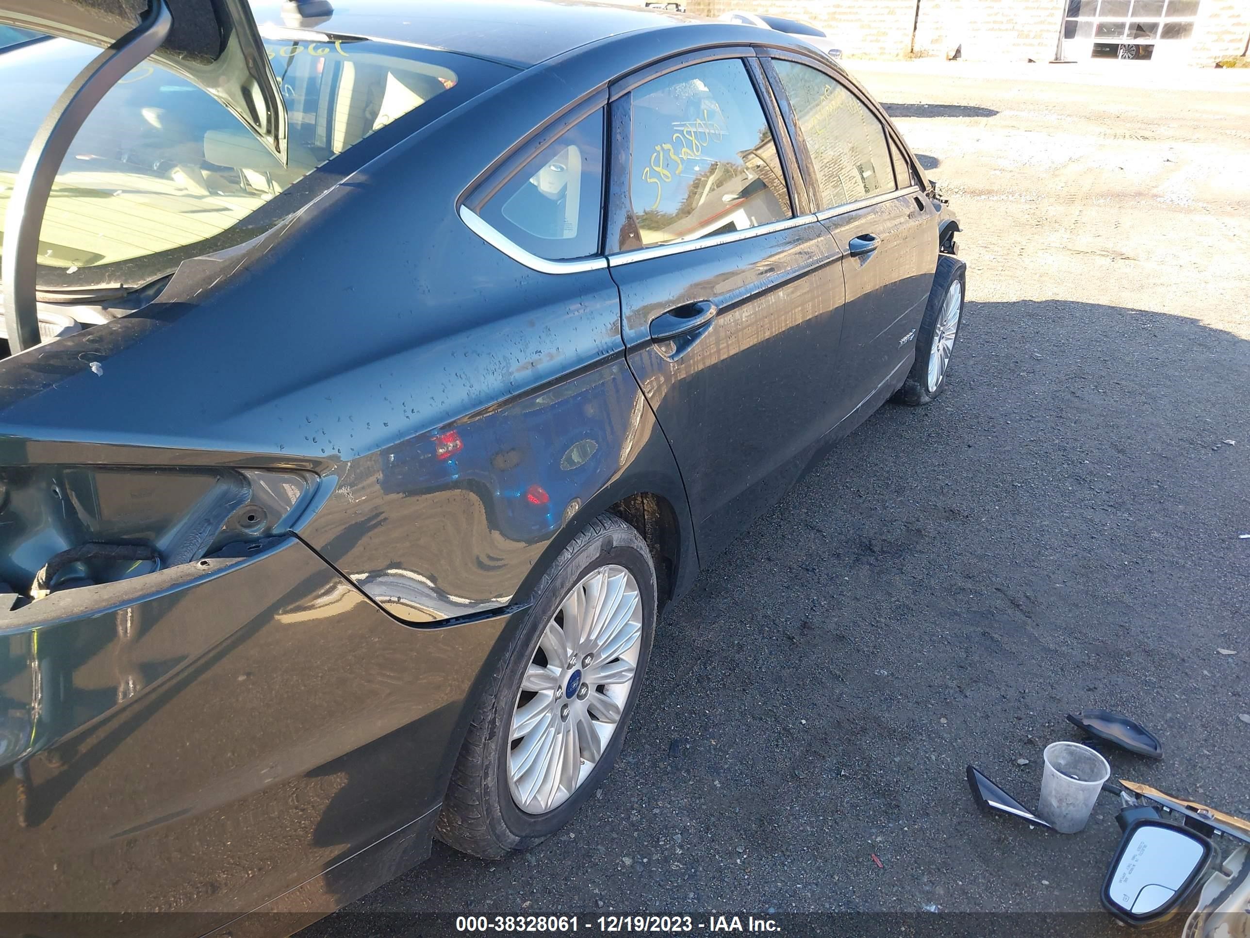 Photo 3 VIN: 3FA6P0LU2FR178706 - FORD FUSION 