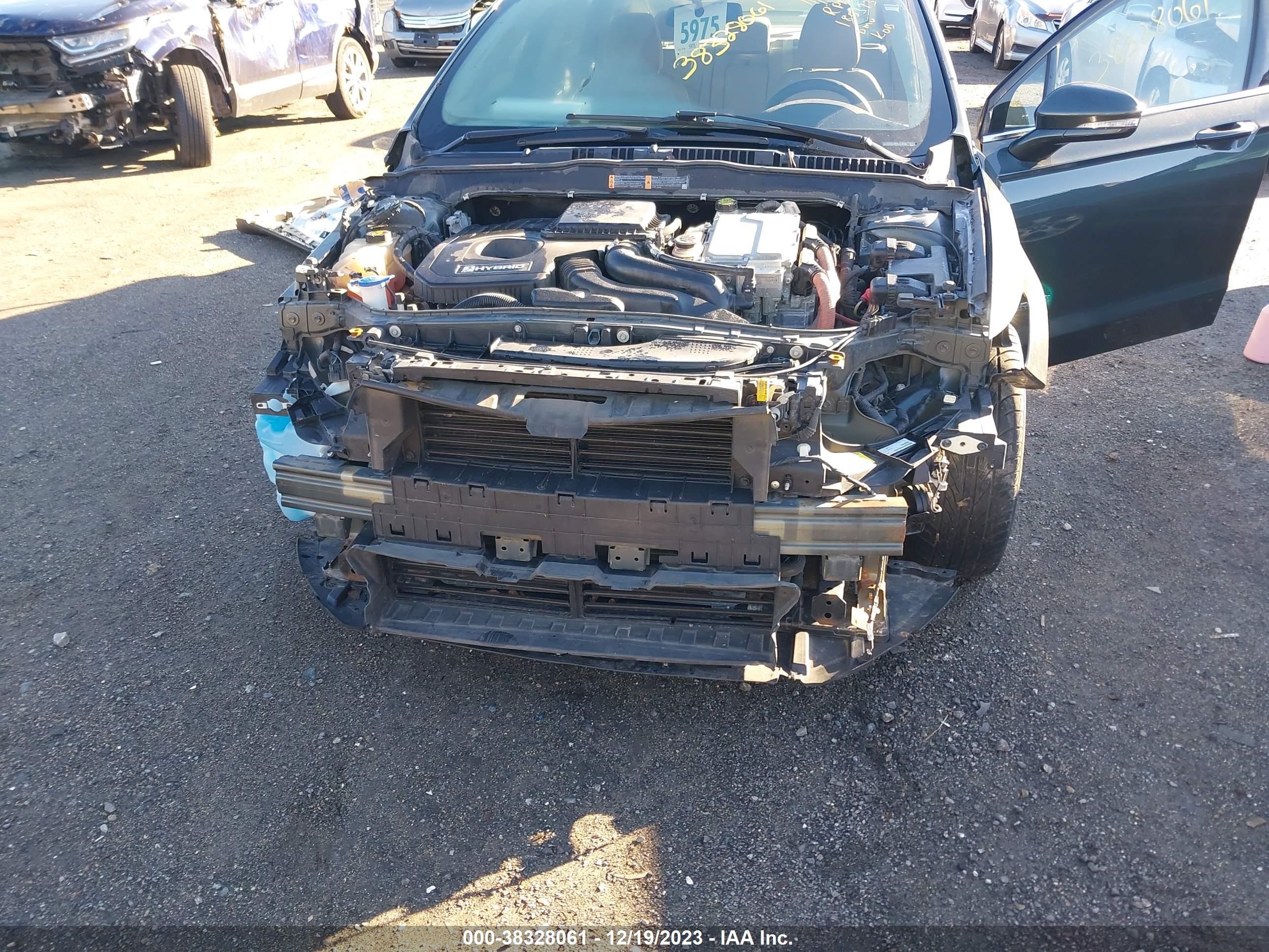 Photo 5 VIN: 3FA6P0LU2FR178706 - FORD FUSION 