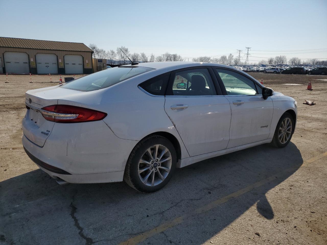 Photo 2 VIN: 3FA6P0LU2HR385423 - FORD FUSION 