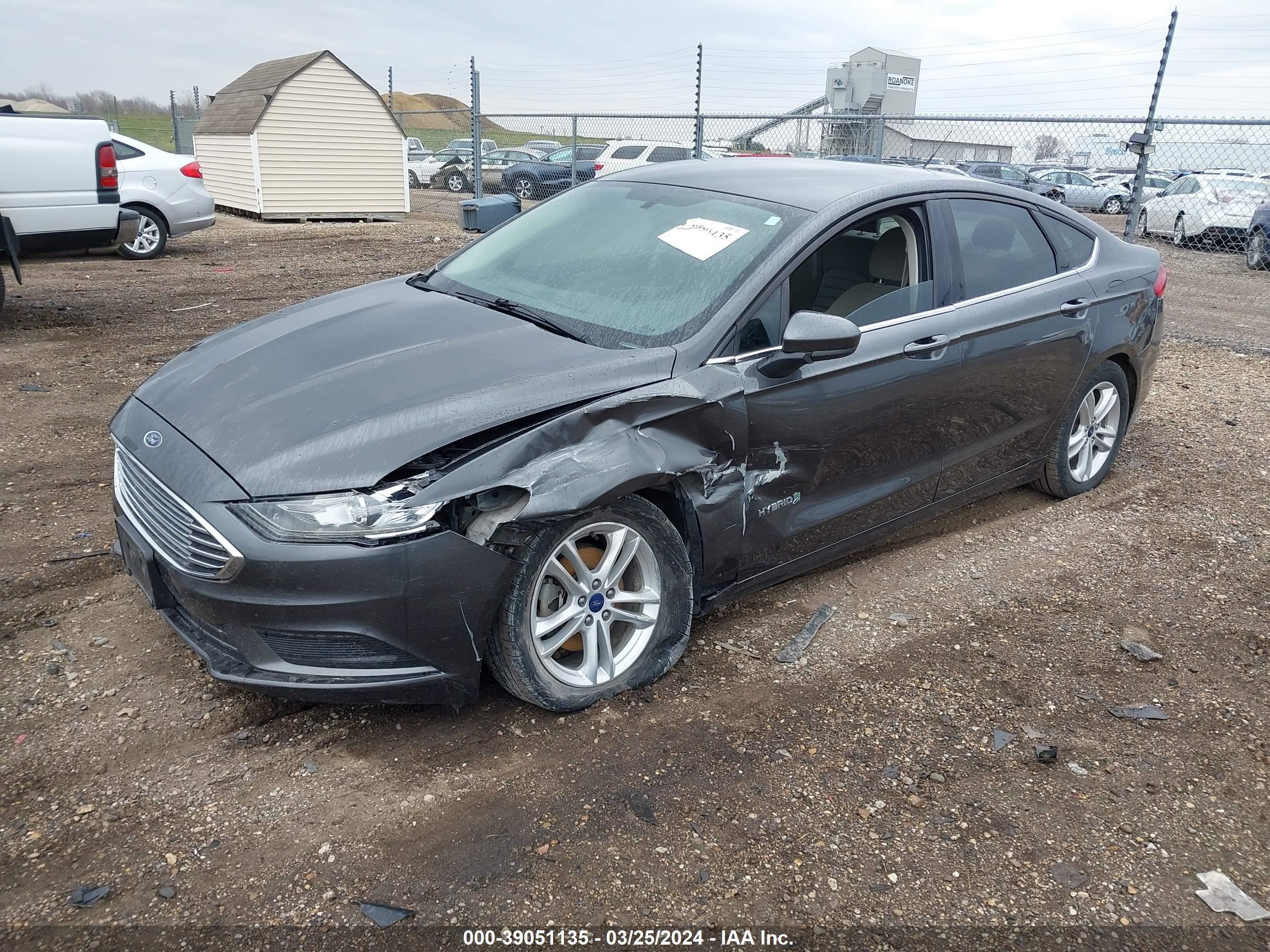 Photo 1 VIN: 3FA6P0LU2JR152647 - FORD FUSION 