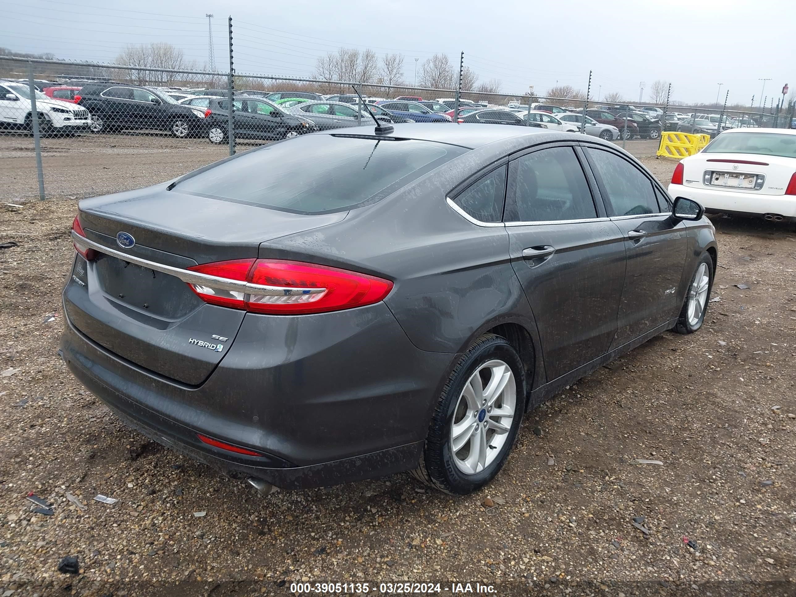 Photo 3 VIN: 3FA6P0LU2JR152647 - FORD FUSION 