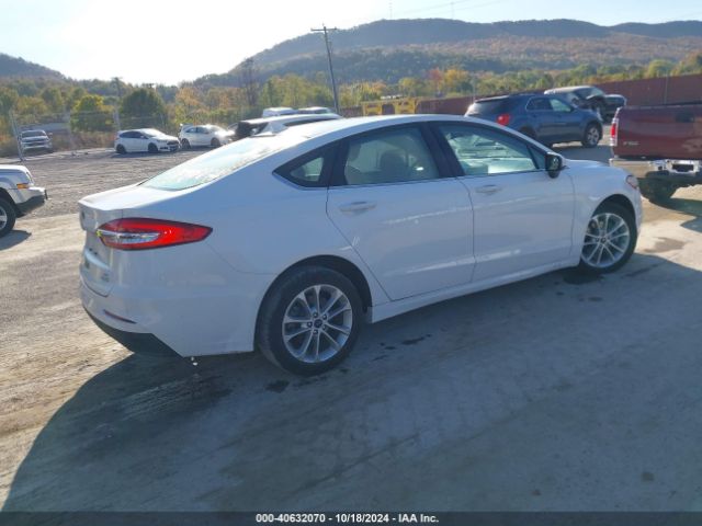 Photo 3 VIN: 3FA6P0LU2LR161741 - FORD FUSION 