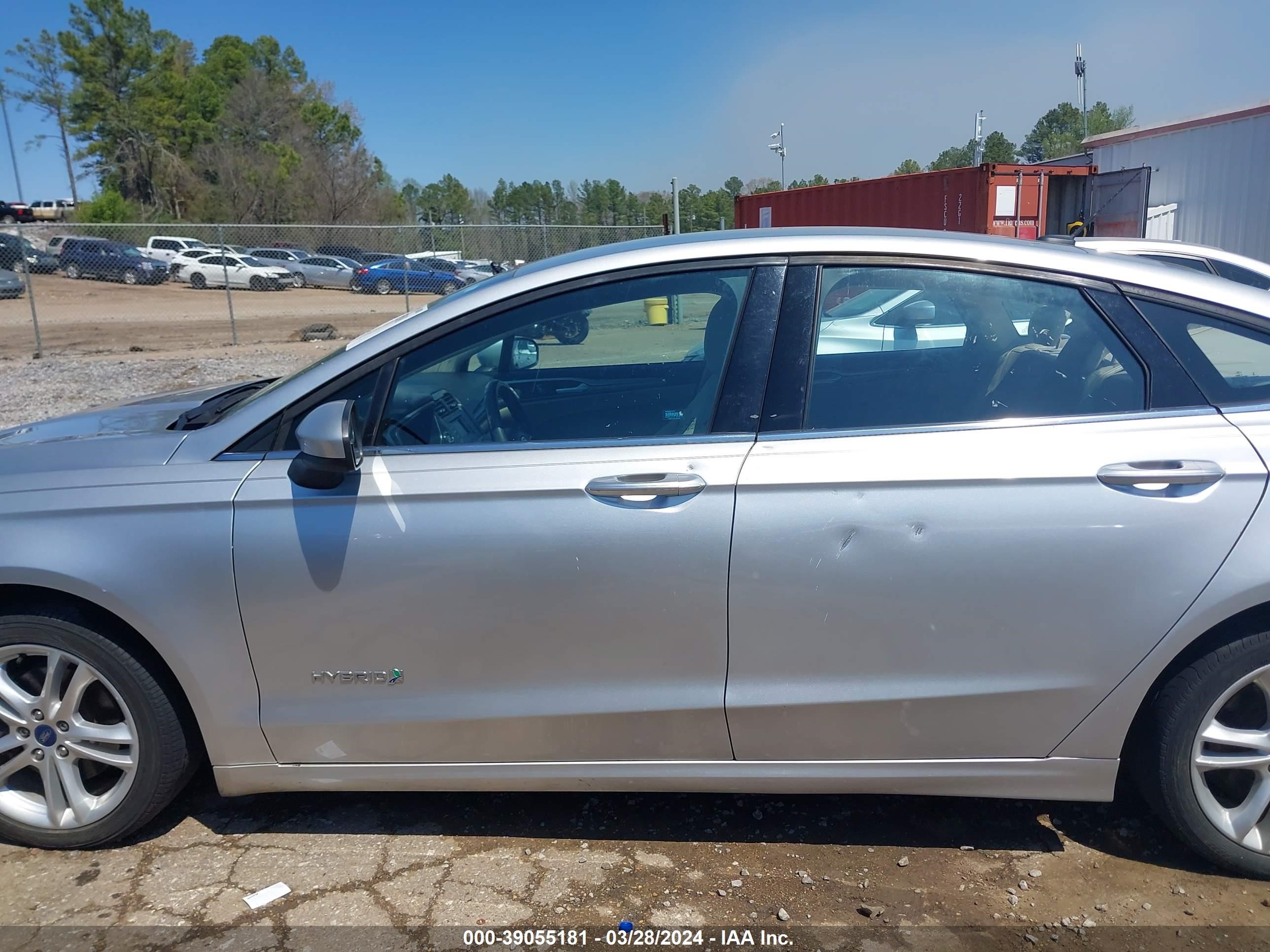 Photo 13 VIN: 3FA6P0LU3JR173121 - FORD FUSION 