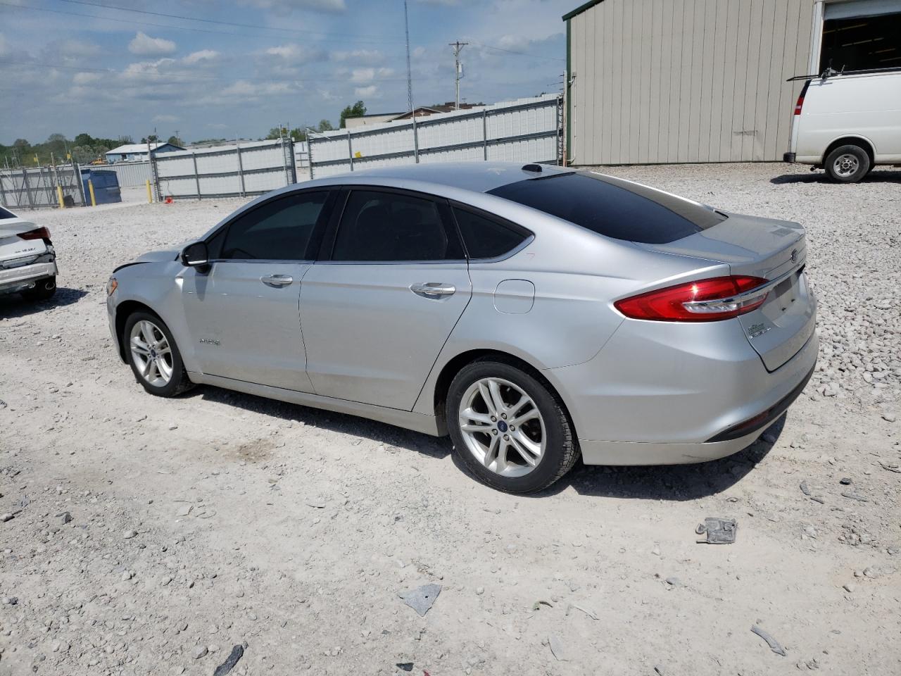 Photo 1 VIN: 3FA6P0LU3JR256144 - FORD FUSION 