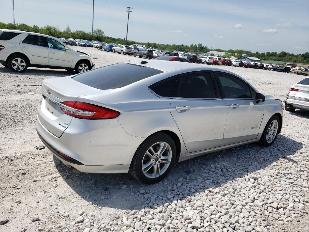 Photo 2 VIN: 3FA6P0LU3JR256144 - FORD FUSION 