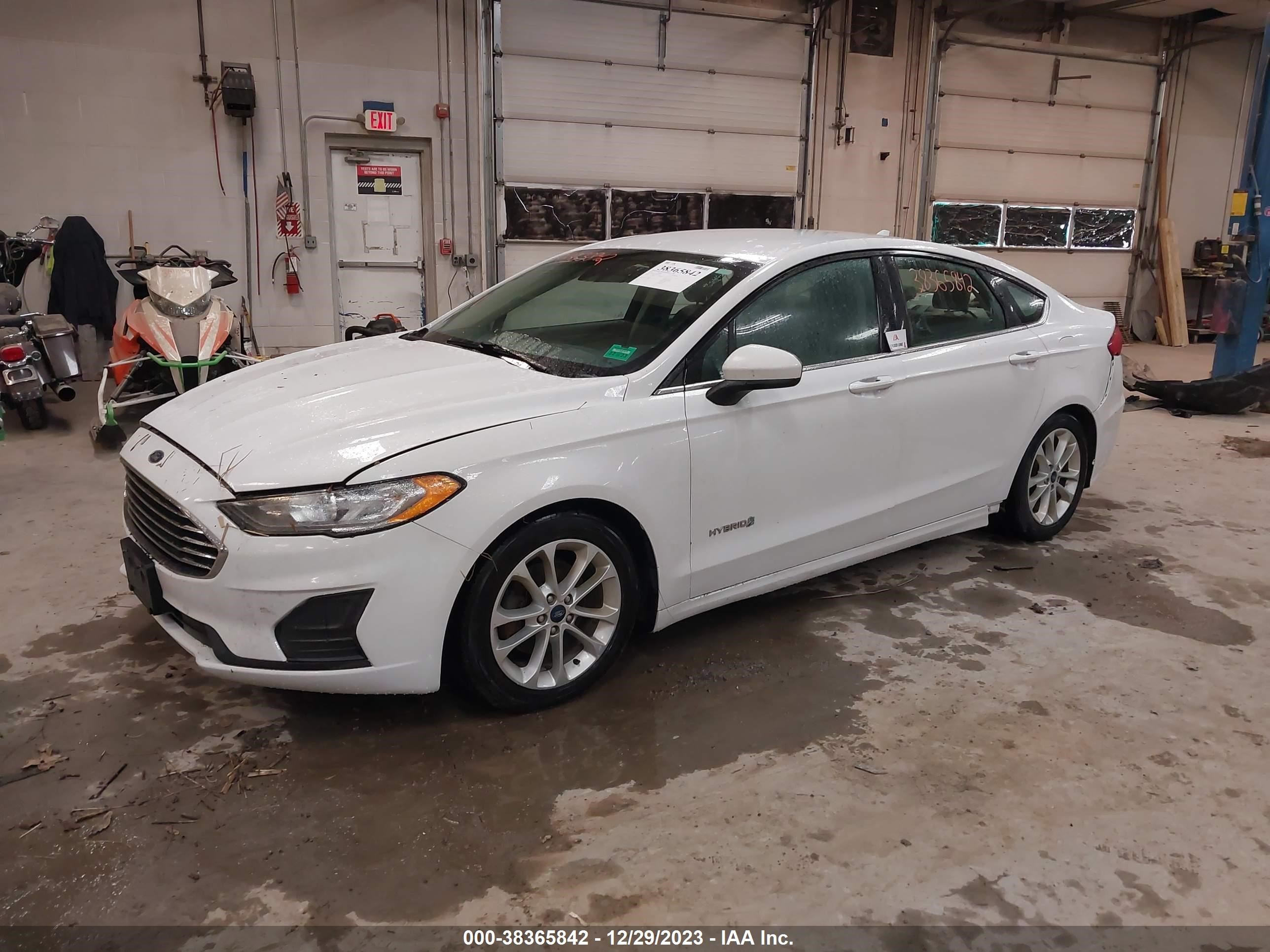 Photo 1 VIN: 3FA6P0LU3KR184962 - FORD FUSION 