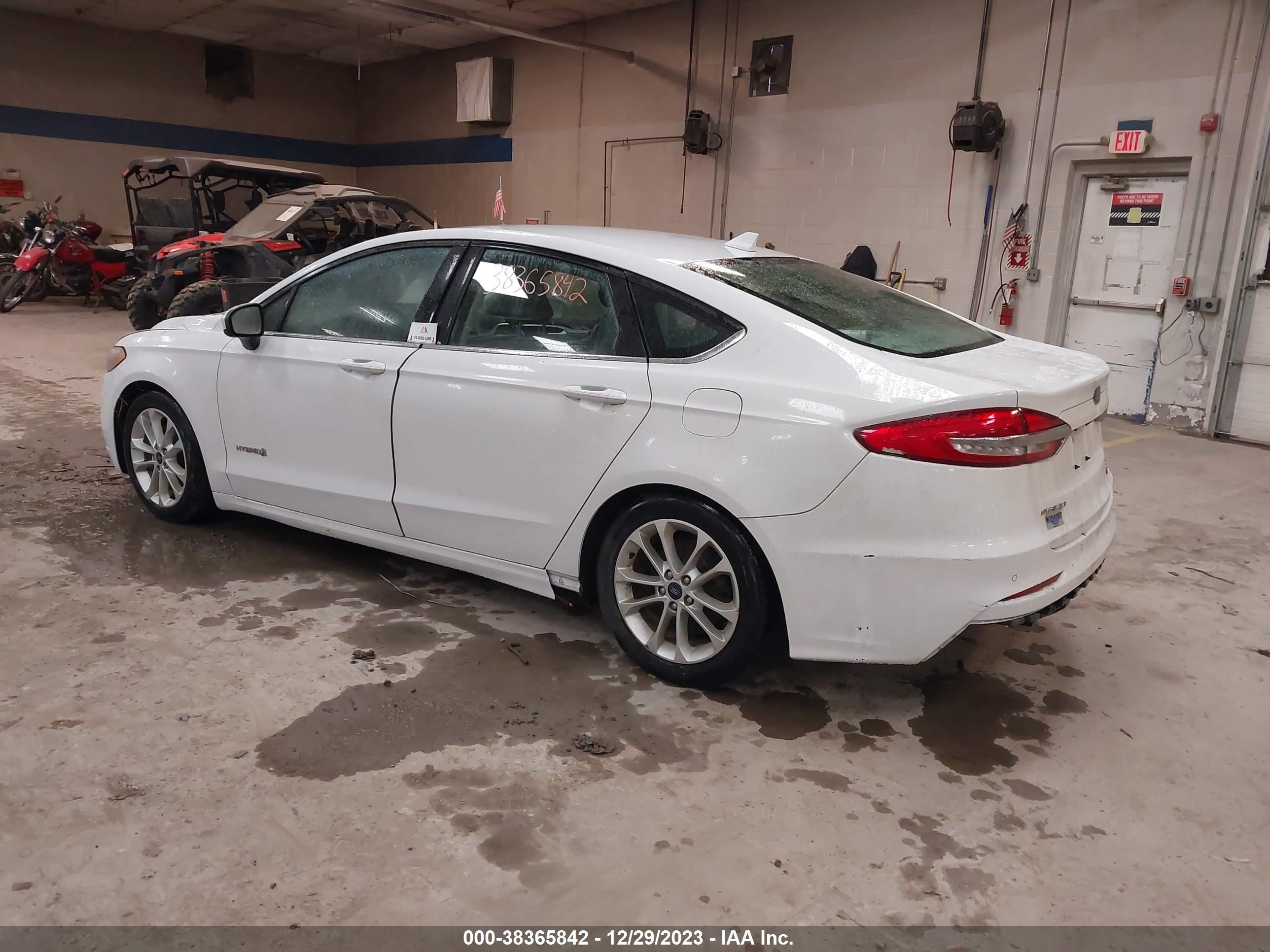 Photo 2 VIN: 3FA6P0LU3KR184962 - FORD FUSION 