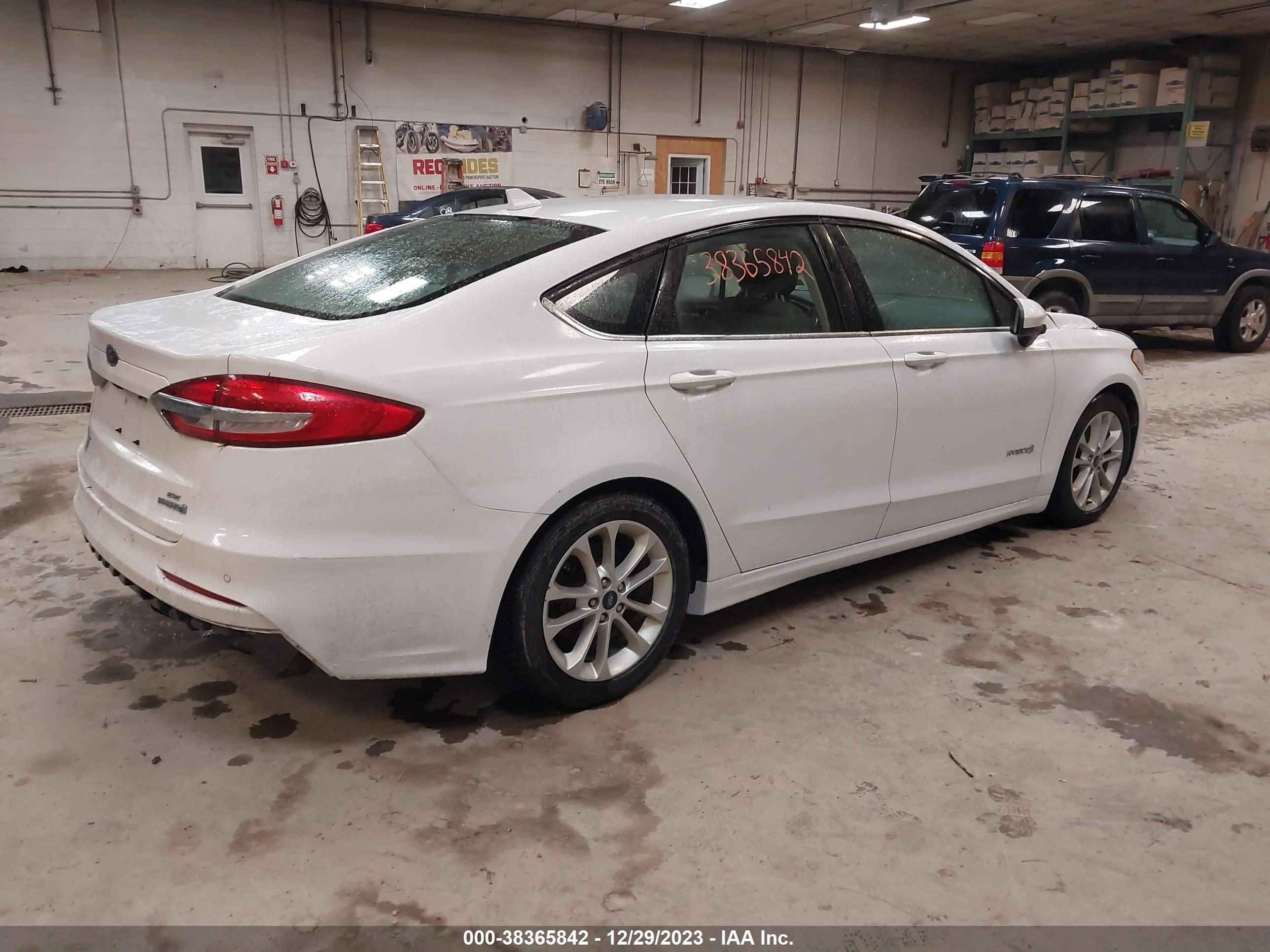 Photo 3 VIN: 3FA6P0LU3KR184962 - FORD FUSION 