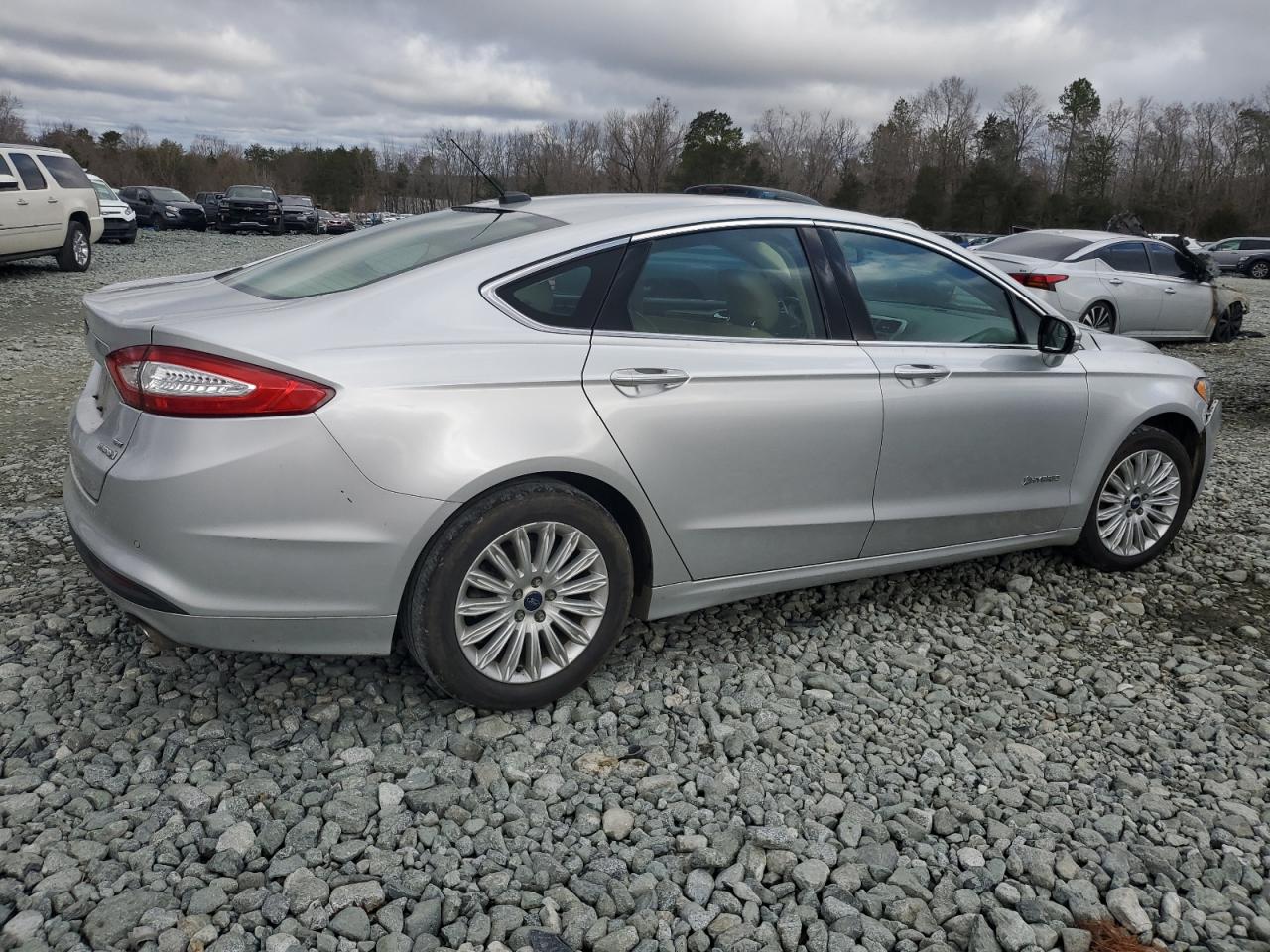 Photo 2 VIN: 3FA6P0LU4DR161032 - FORD FUSION 