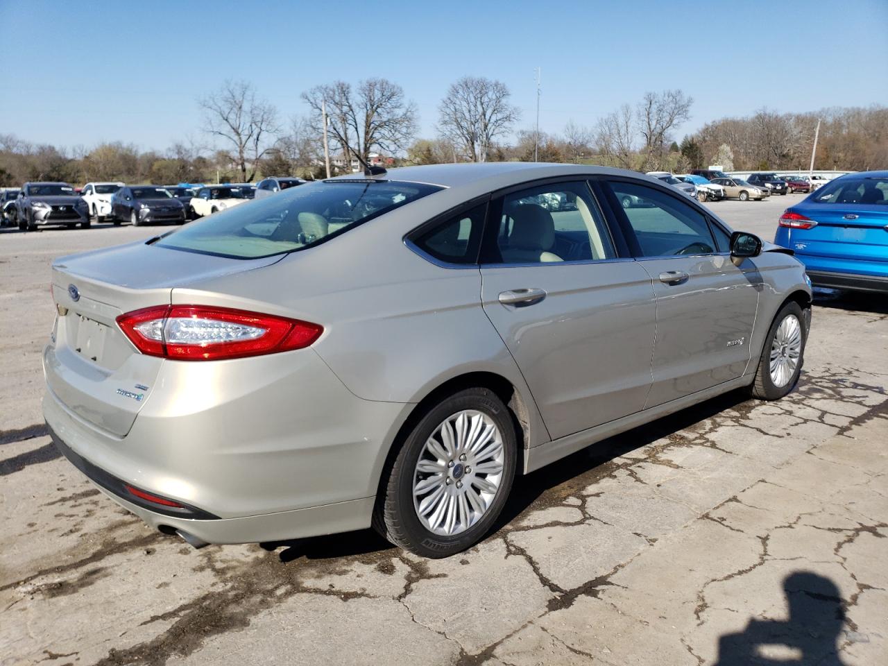 Photo 2 VIN: 3FA6P0LU4FR172275 - FORD FUSION 