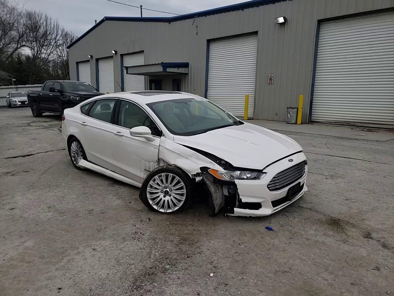 Photo 10 VIN: 3FA6P0LU4FR176147 - FORD FUSION SE 