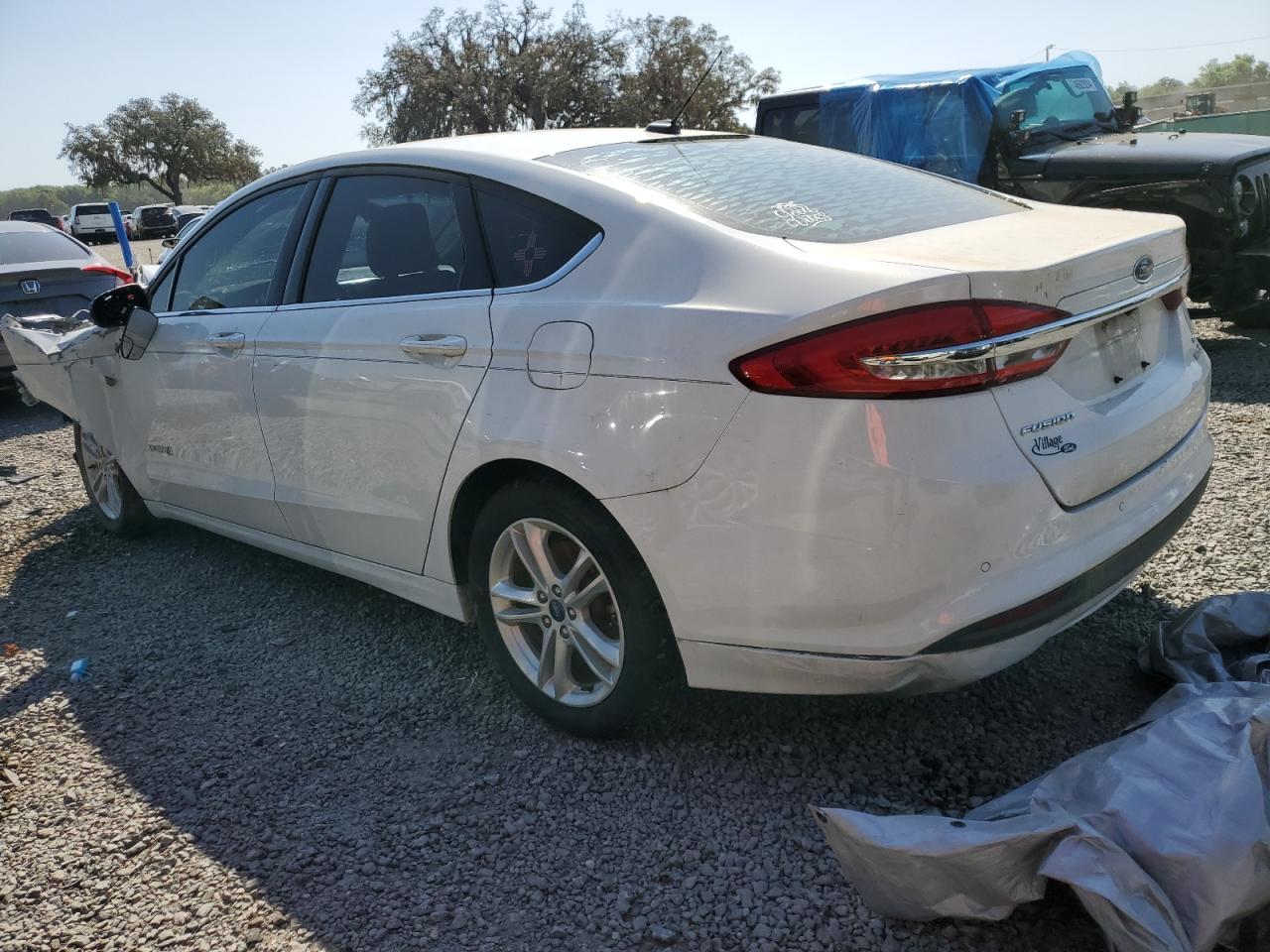 Photo 1 VIN: 3FA6P0LU4JR157641 - FORD FUSION 