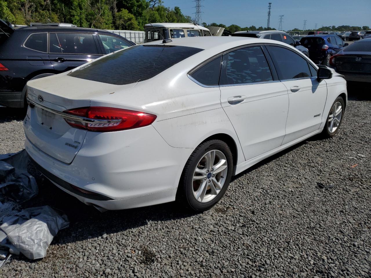 Photo 2 VIN: 3FA6P0LU4JR157641 - FORD FUSION 