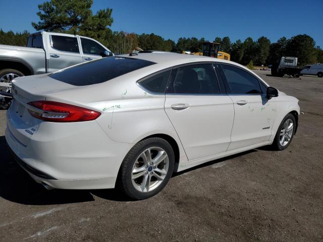 Photo 2 VIN: 3FA6P0LU4JR256640 - FORD FUSION 